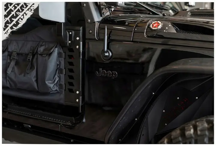 Sidemblem Jeep Wrangler Black Image 3