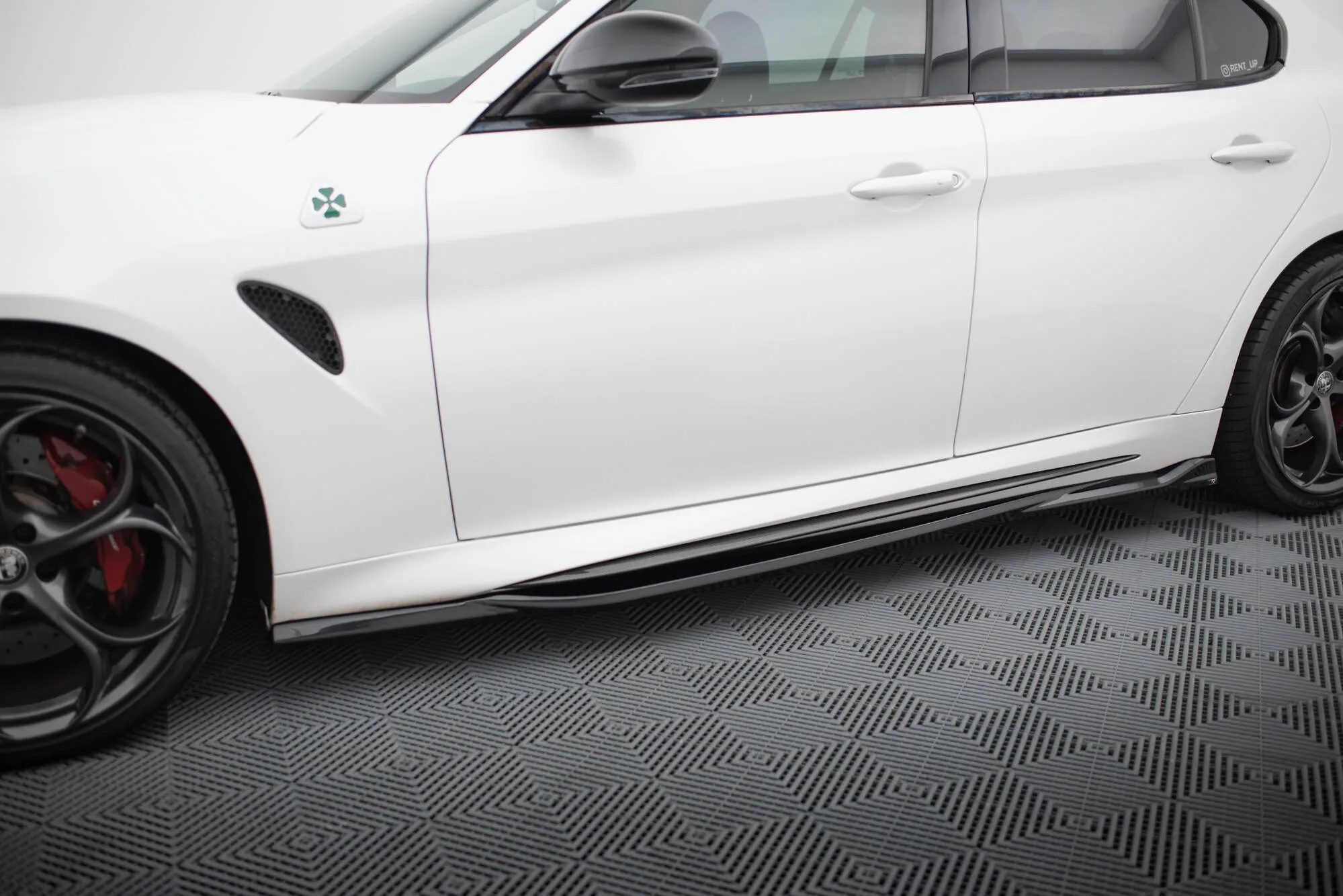 Sideskjørt Alfa Romeo Giulia Quadrifoglio 2015 -> | Glossy Black Edition
