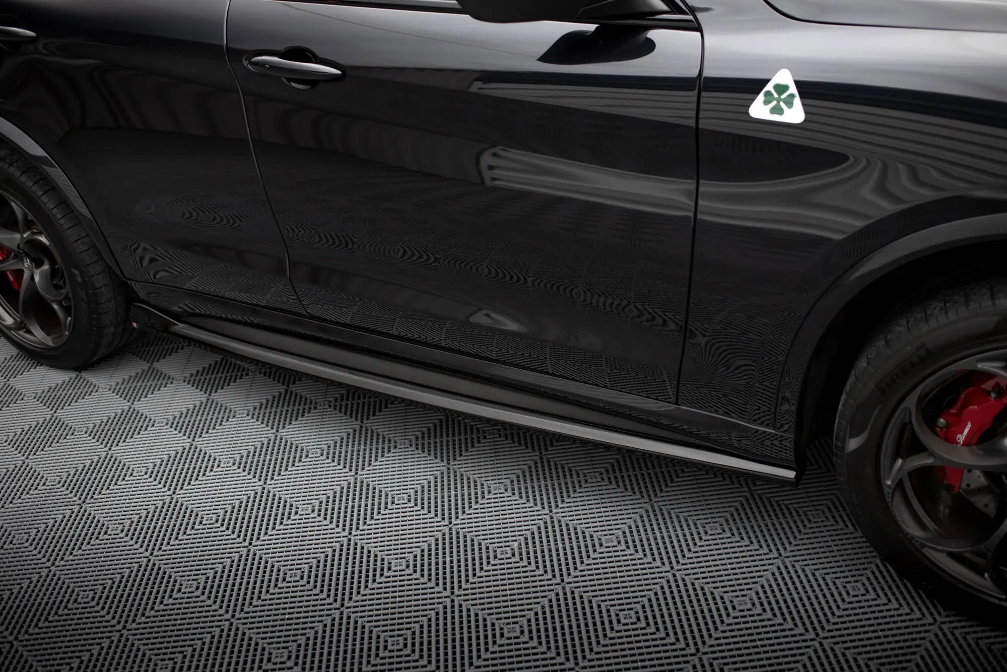 Sideskjørt Alfa Romeo Stelvio Quadrifoglio 2016 - 2020 | Glossy Black Edition – bilde 2