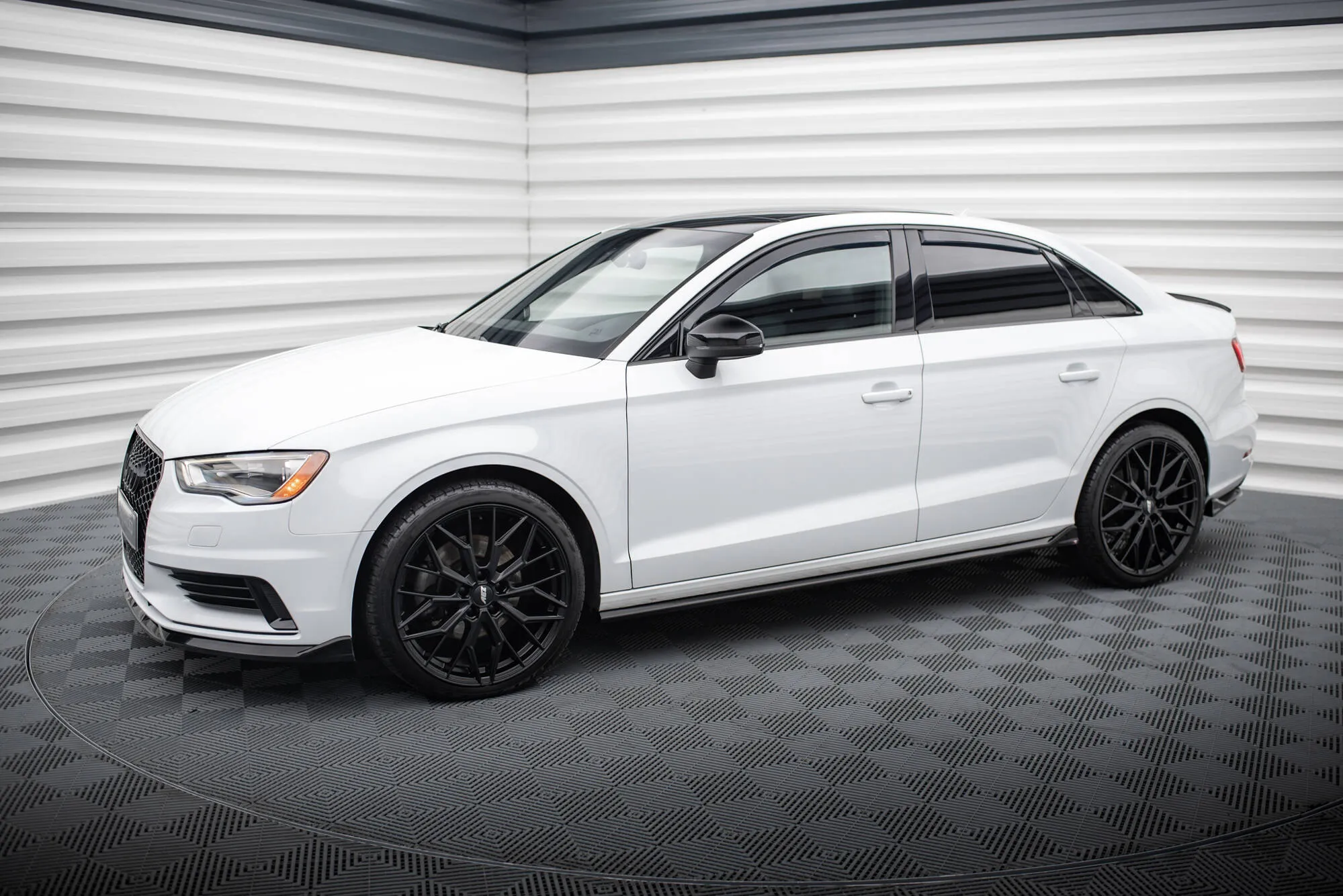 Sideskjørt Audi A3 Sedan 8V 2013 - 2016 | Glossy Black Edition – bilde 2
