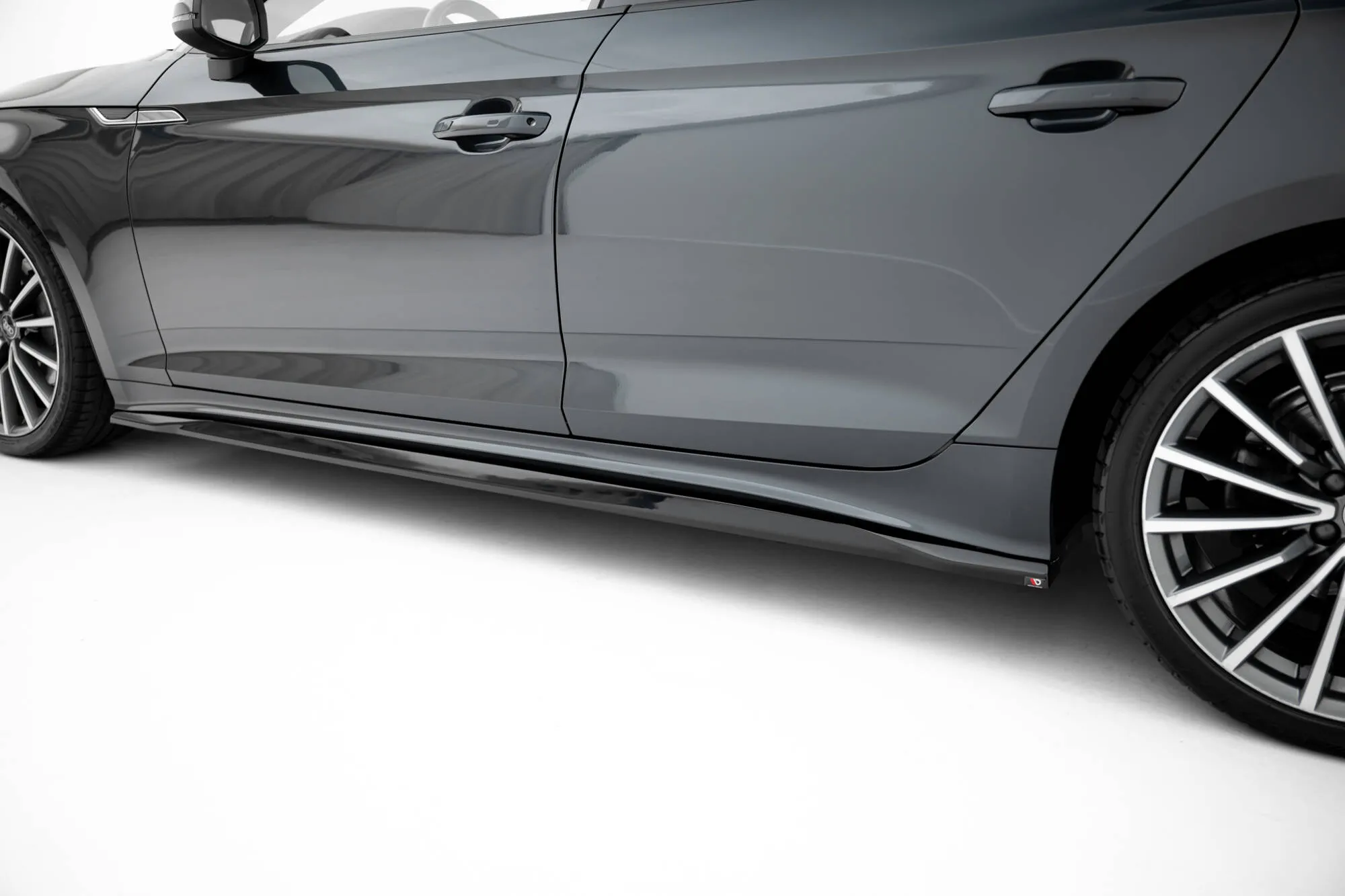 Sideskjørt Audi A5 (F5) Facelift 2019 - 2024 | Glossy Black Edition – bilde 2