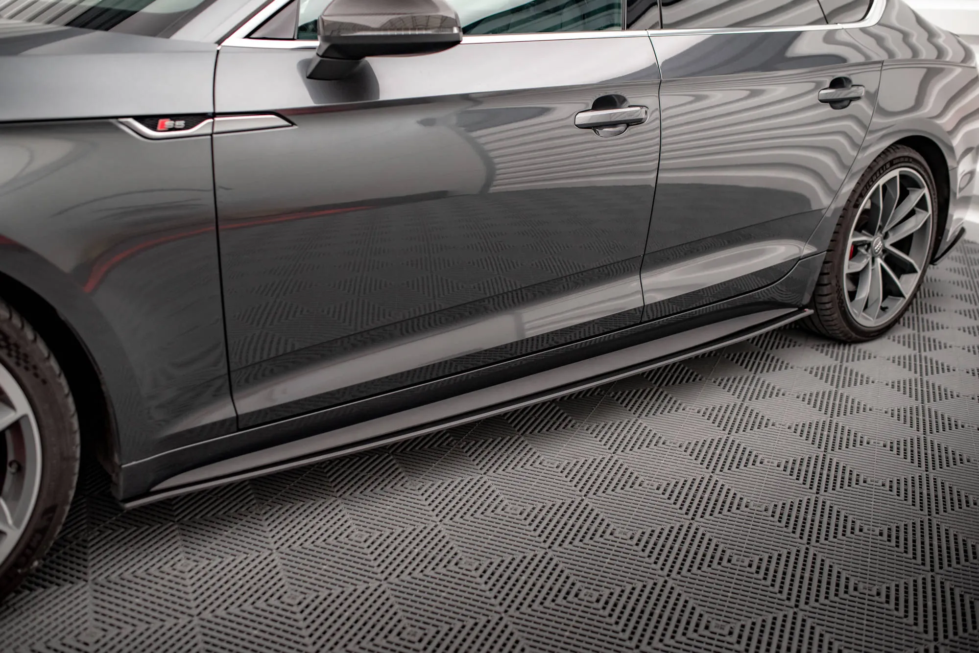 Sideskjørt Audi A5/S5 F5 S-Line 2016 - 2019 | Street Pro Black Edition