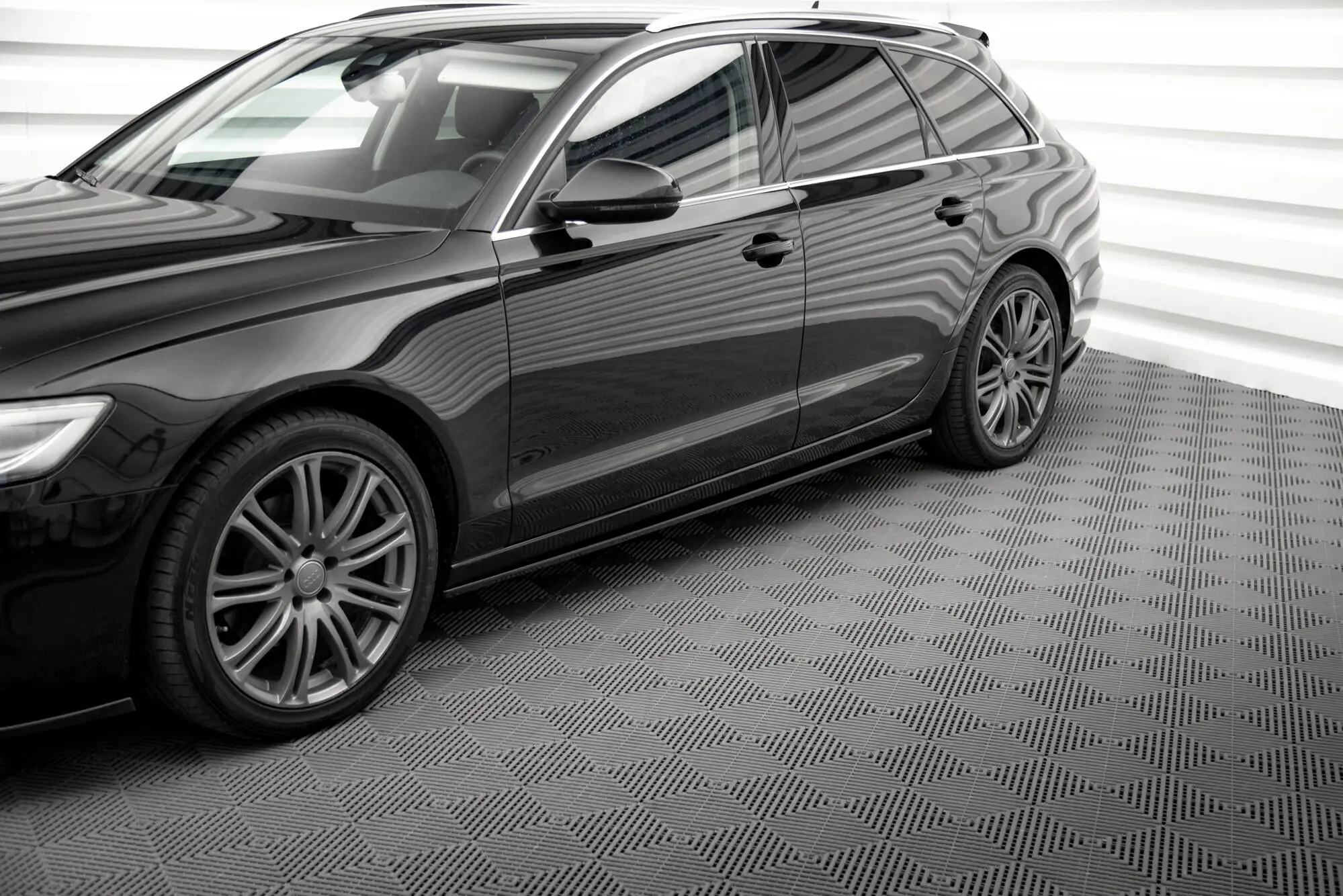 Sideskjørt Audi A6 C7 2011 - 2014 | V.2 Glossy Black Edition