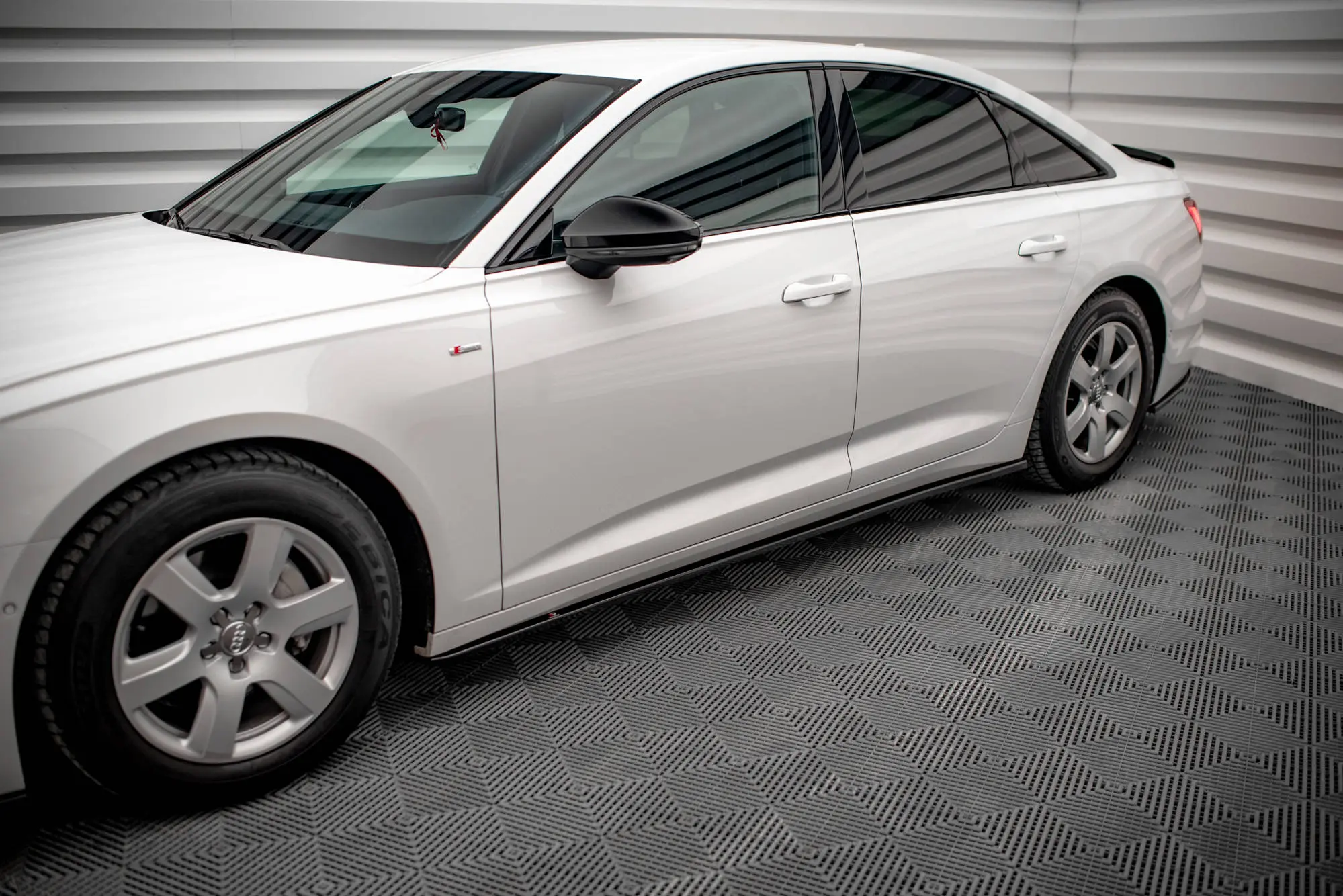SIDESKJØRT Audi A6 C8 2018 - 2023 – bilde 2