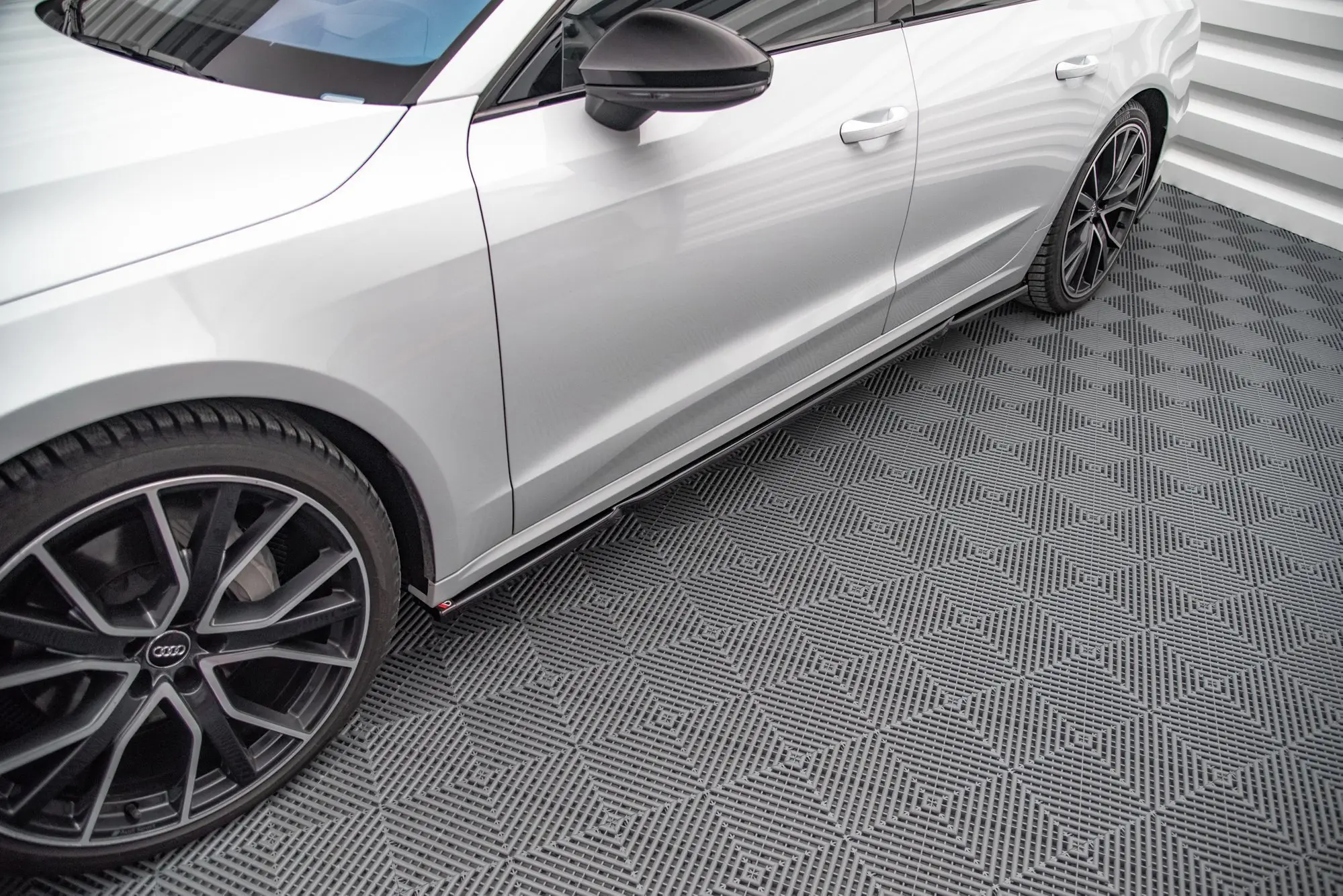 Sideskjørt Audi A7 Sportback 4K 2018 ->