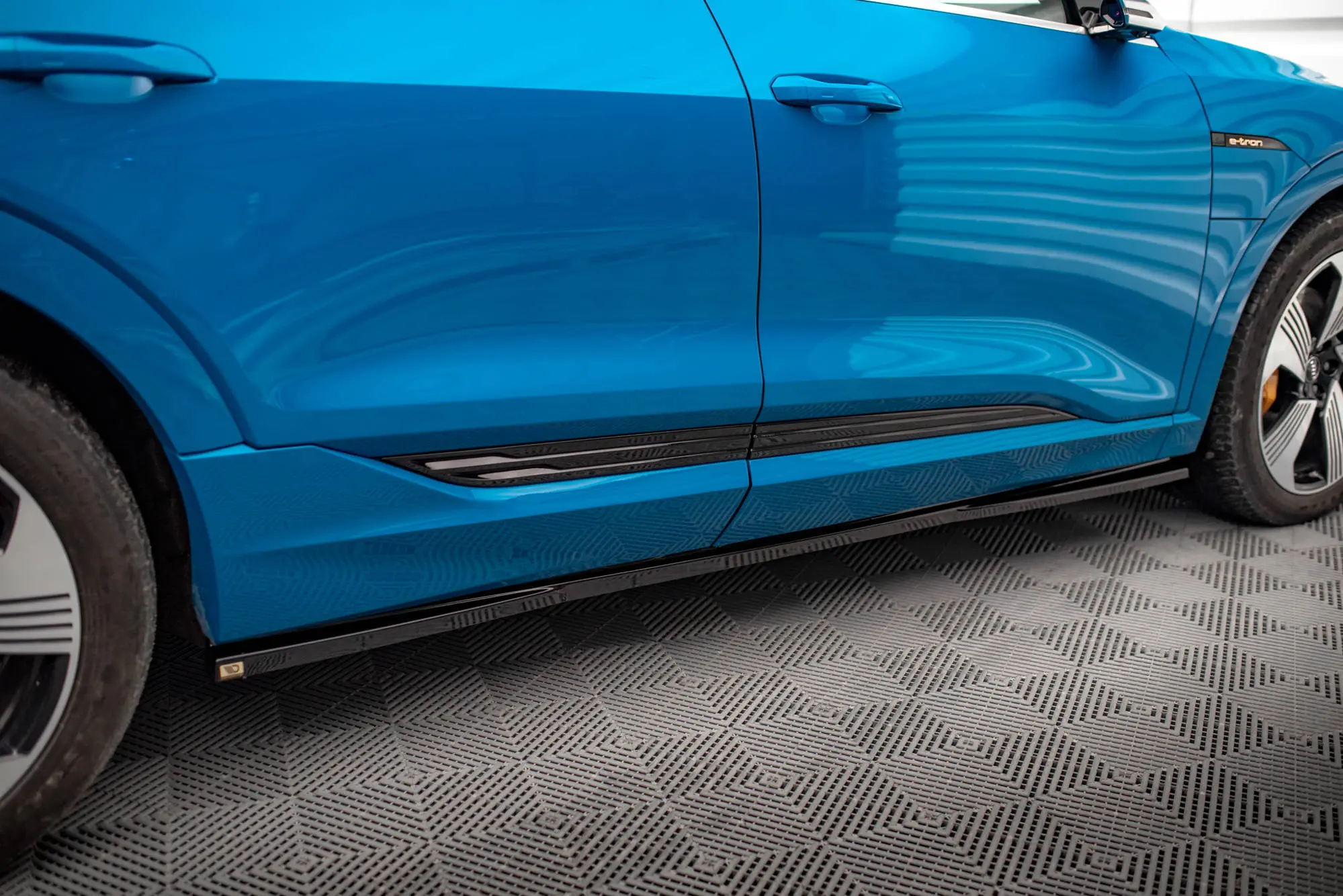 Sideskjørt Audi e-tron 2018 - 2023