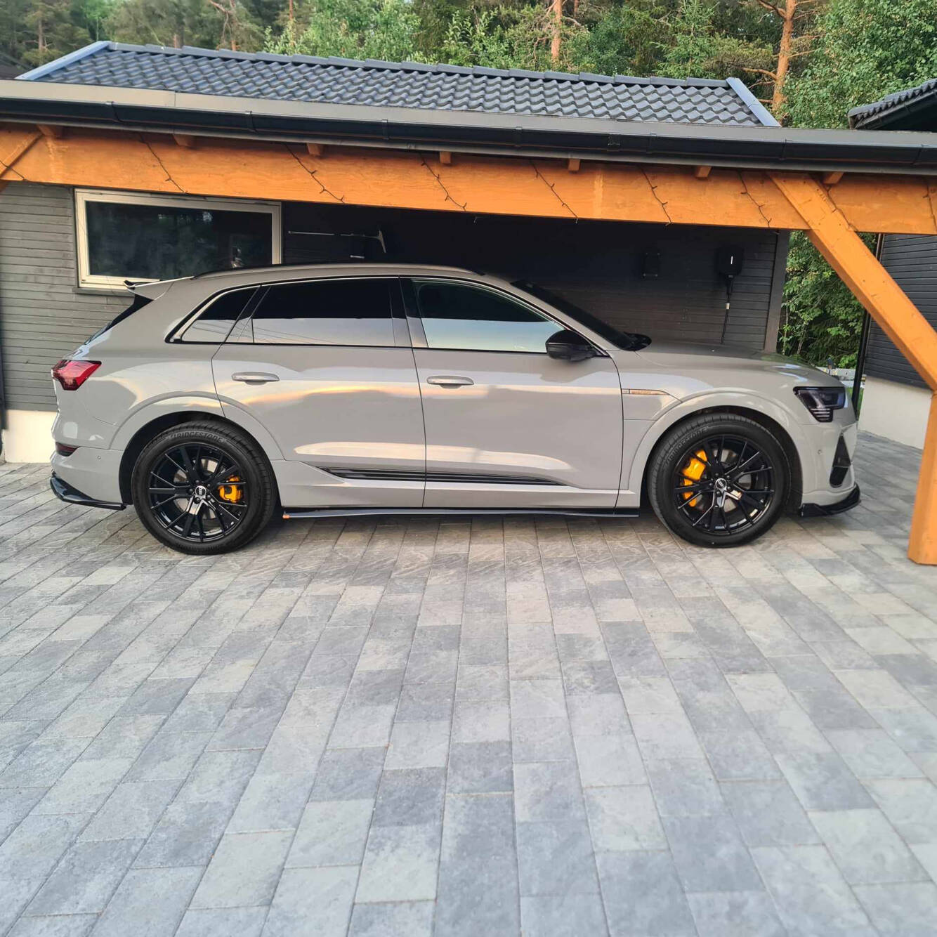 Sideskjørt Audi e-Tron S-Line 2018 - 2022 | Glossy Black Edition – bilde 3