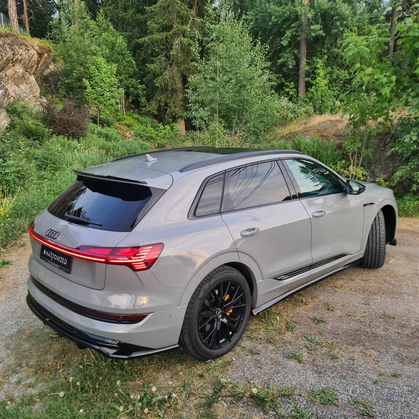 Sideskjørt Audi e-Tron S-Line 2018 - 2022 | Glossy Black Edition – bilde 4