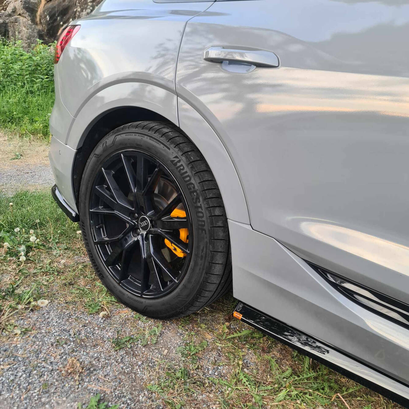 Sideskjørt Audi e-Tron S-Line 2018 - 2022 | Glossy Black Edition – bilde 6