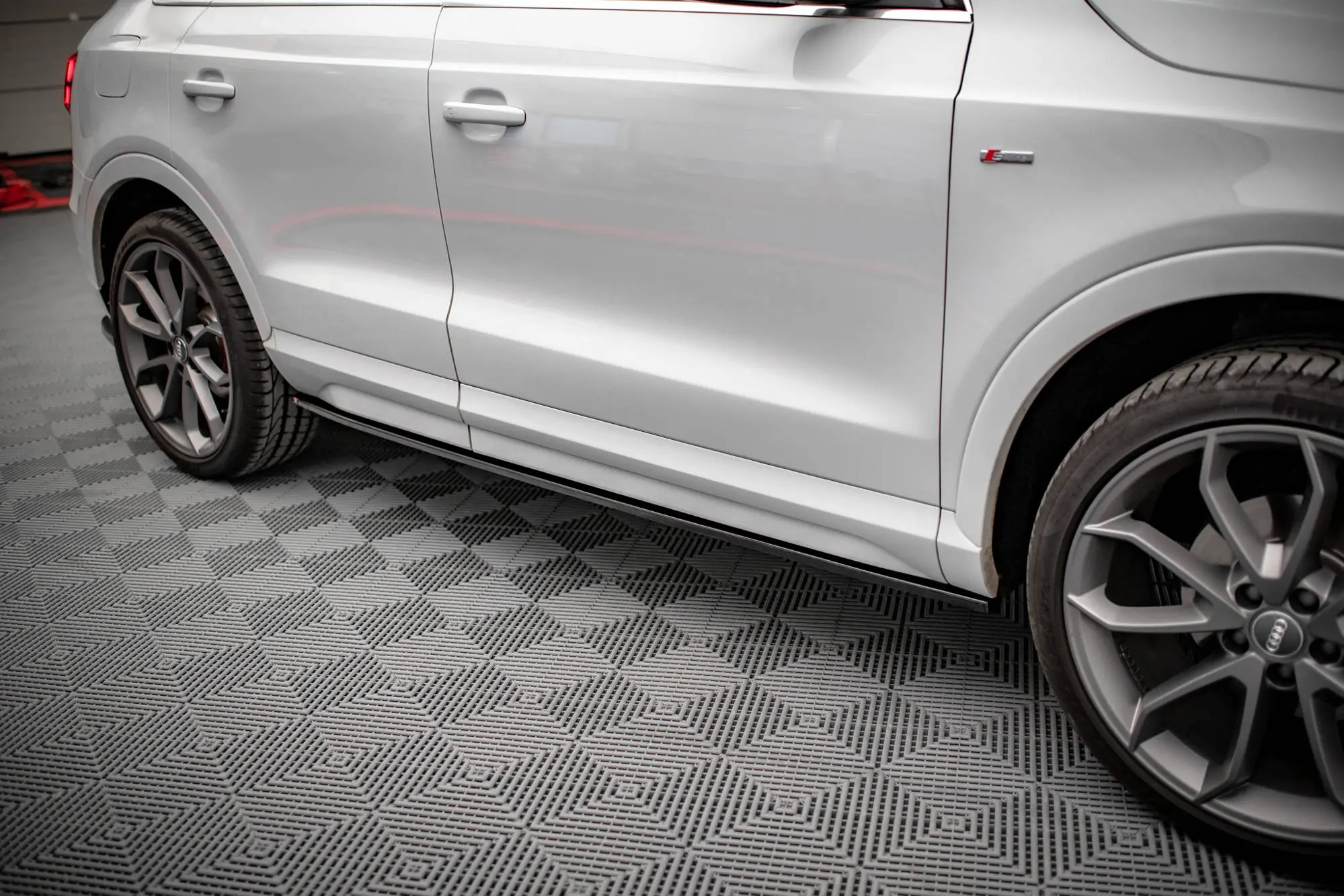 Sideskjørt Audi Q3 8U Facelift 2014 - 2018 – bilde 2