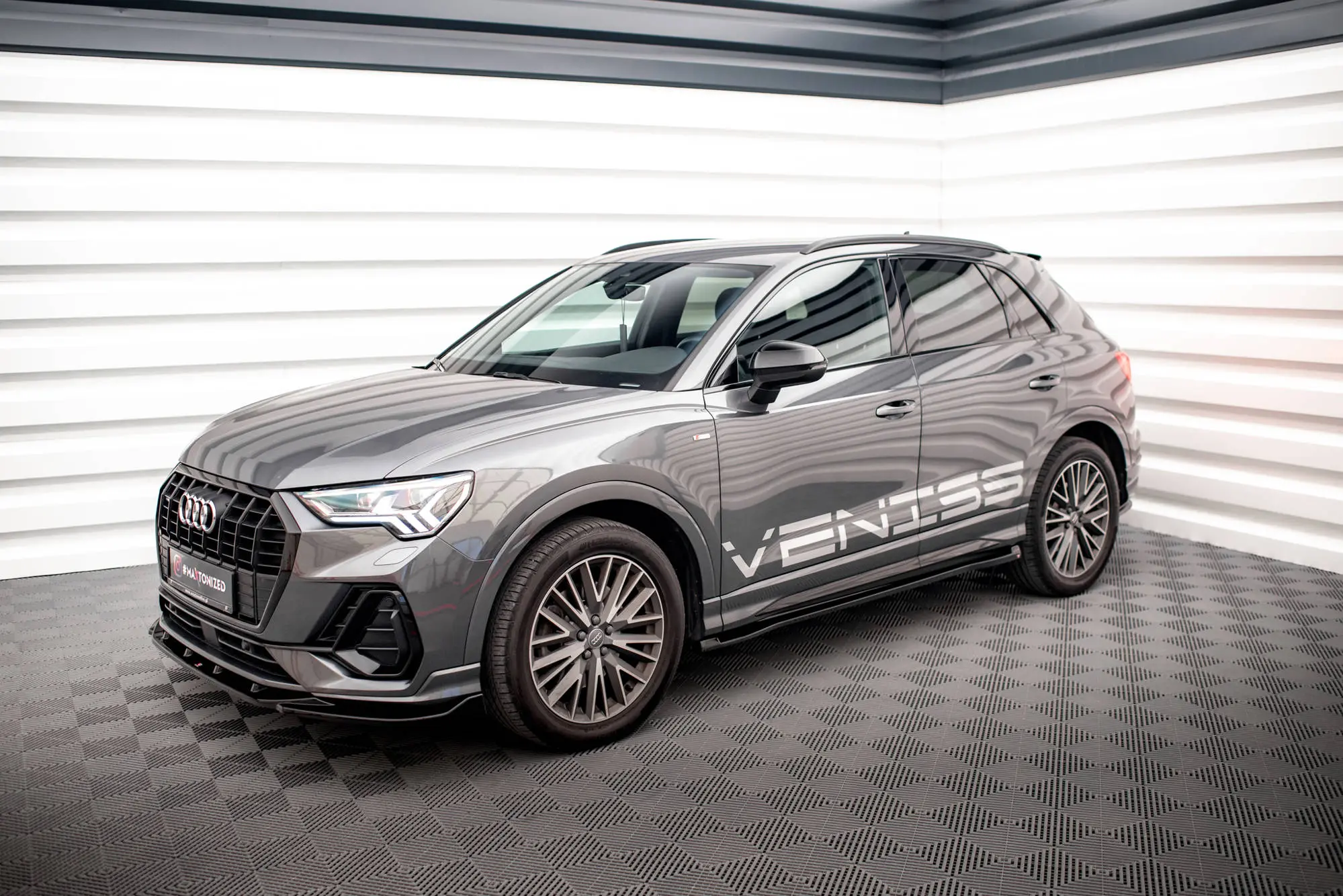 Sideskjørt Audi Q3 F3 S-Line / RS Q3 F3 2018 - 2025 | Glossy Black Edition – bilde 4