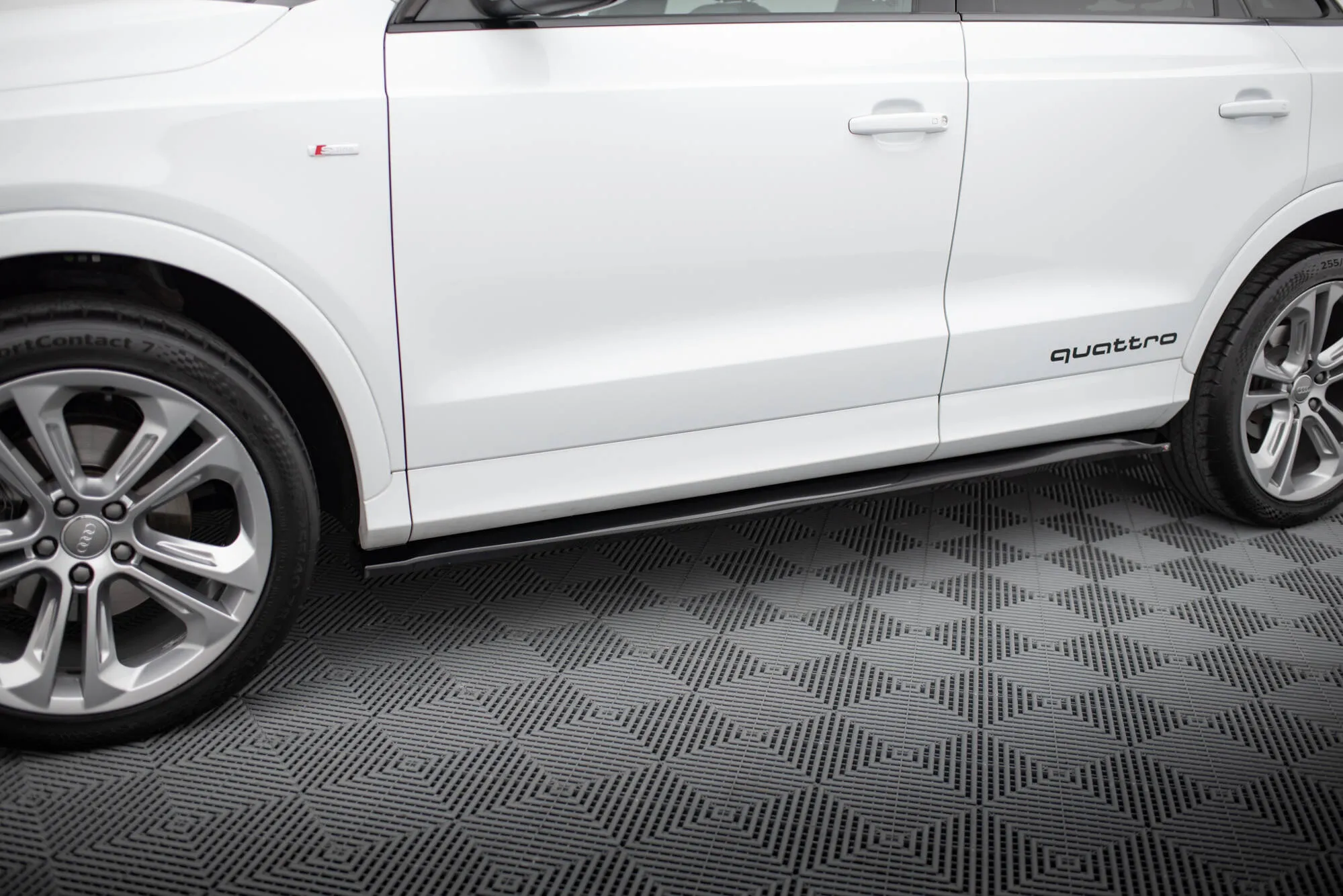Sideskjørt Audi Q3 S-line (8U) 2011 - 2014 | Glossy Black Edition
