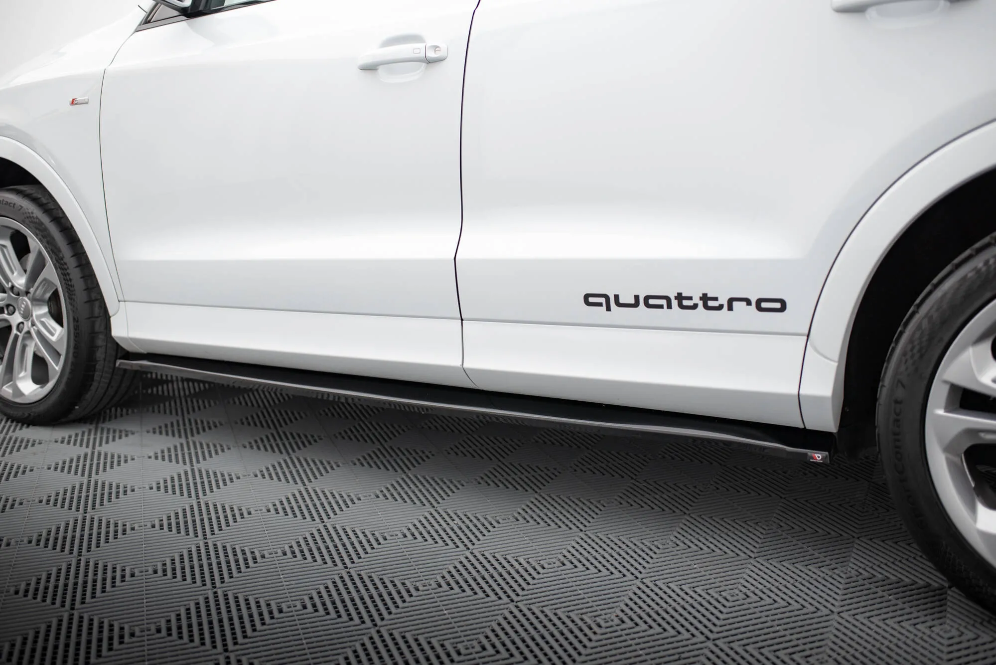 Sideskjørt Audi Q3 S-line (8U) 2011 - 2014 | Glossy Black Edition – bilde 3
