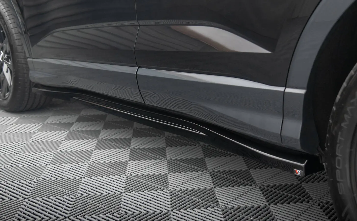 Sideskjørt Audi Q3 Sportback F3 2019 - 2025 | Glossy Black Edition
