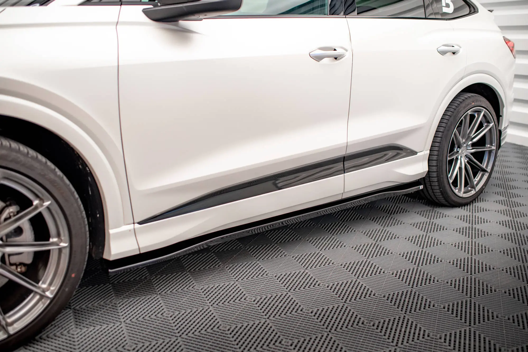 Sideskjørt Audi Q4 Sportback e-tron 2021-> – bilde 2