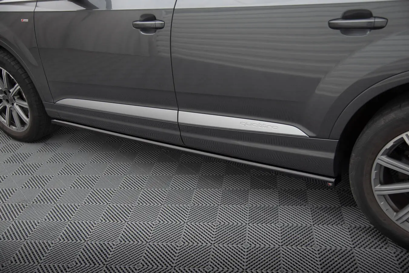 Sideskjørt Audi Q7 4M 2015 - 2019 | Glossy Black Edition