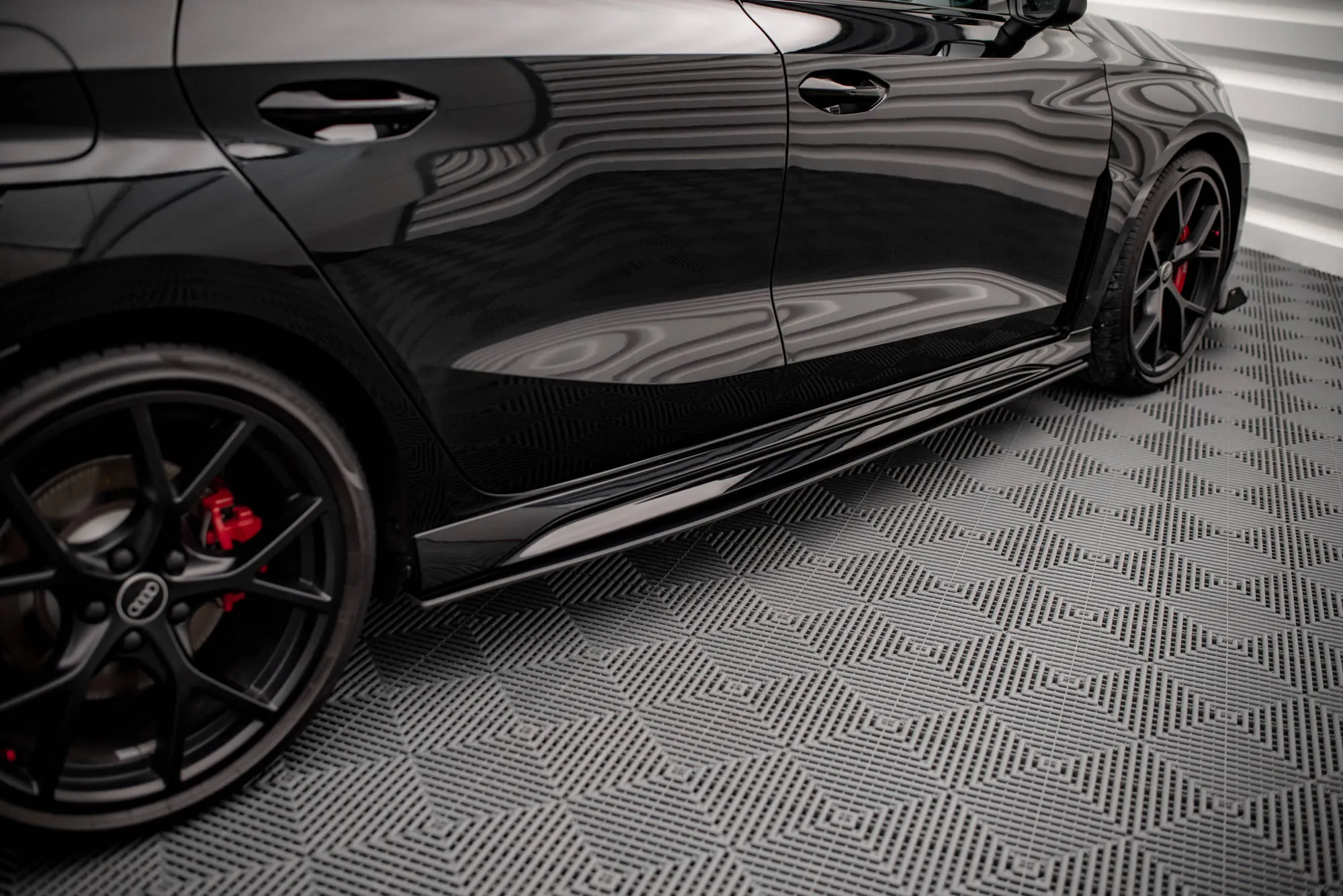 Sideskjørt Audi RS3 8Y Sportback 2020-> | Street Pro Black Edition – bilde 3