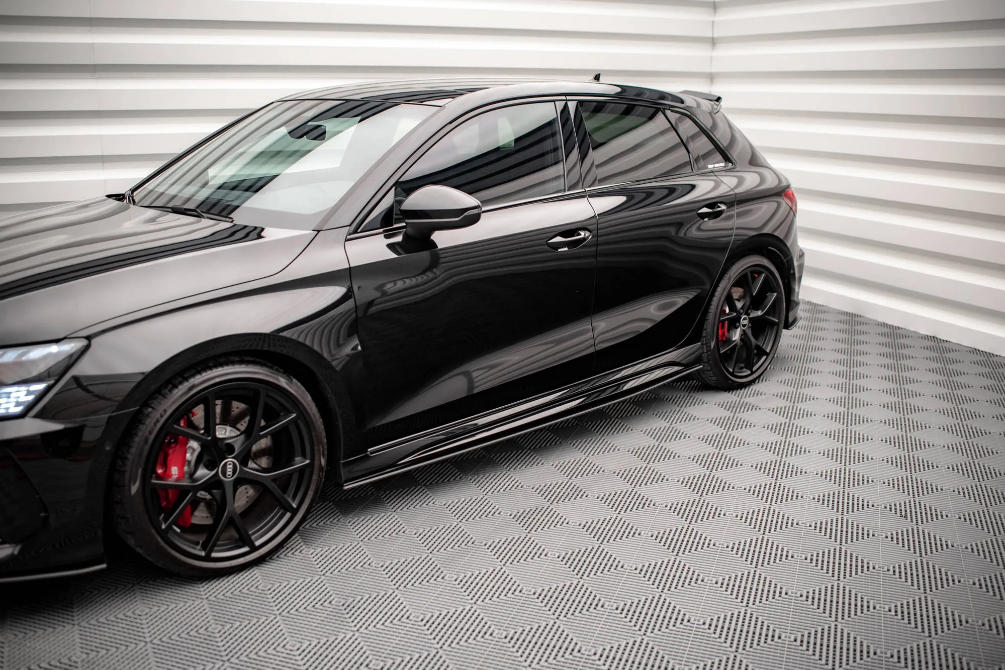 Sideskjørt Audi RS3 8Y Sportback 2020-> | Street Pro Black Edition – bilde 4
