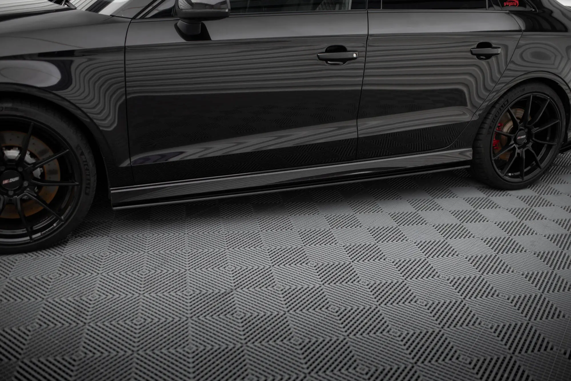 Sideskjørt Audi RS3 Sedan (8V) facelift 2017 - 2020 | Street Pro Black Edition