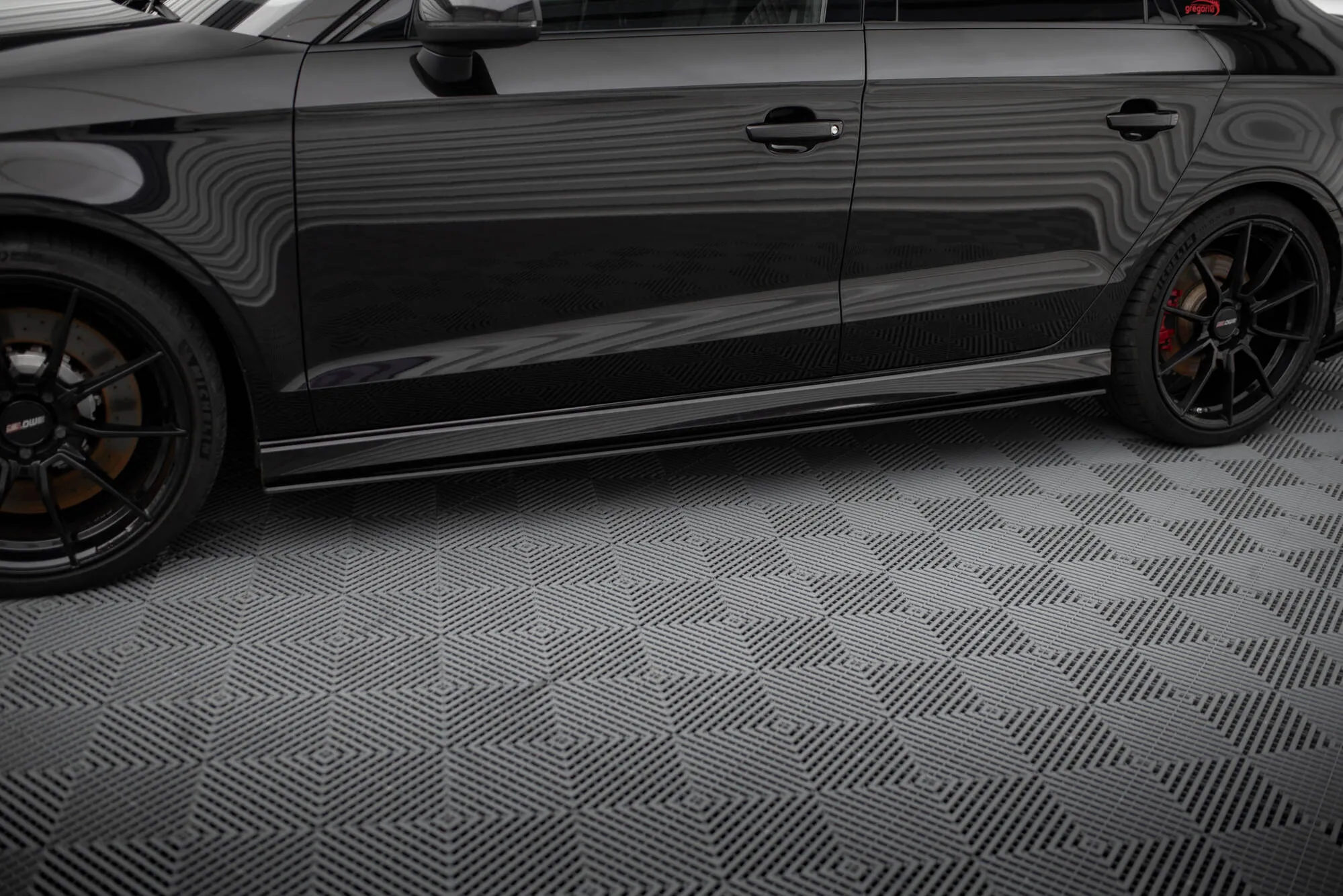 Sideskjørt Audi RS3 Sedan (8V) facelift 2017 - 2020 | Street Pro Black Edition