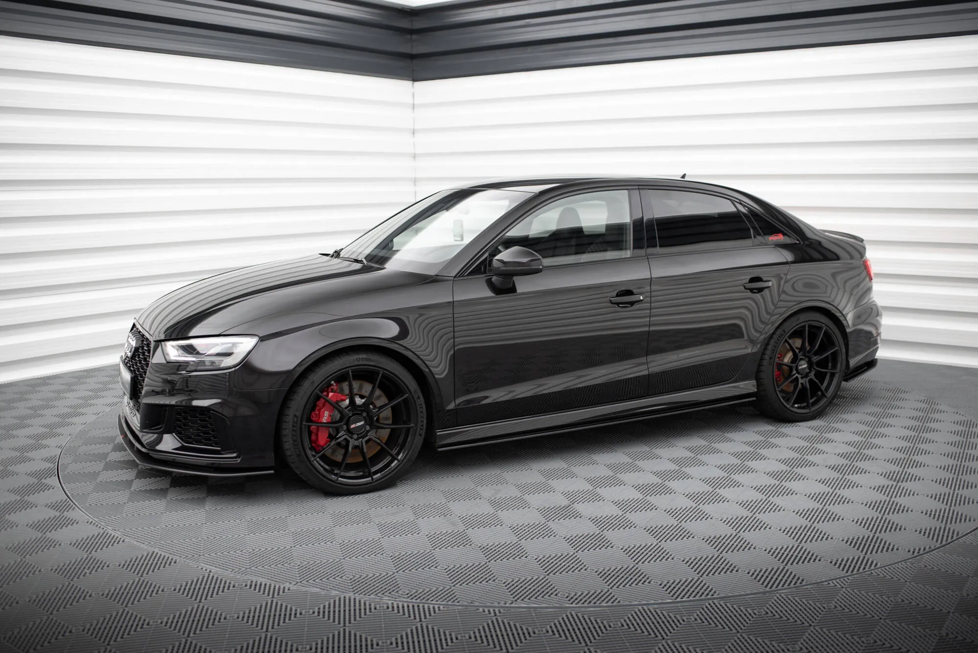 Sideskjørt Audi RS3 Sedan (8V) facelift 2017 - 2020 | Street Pro Black Edition – bilde 3