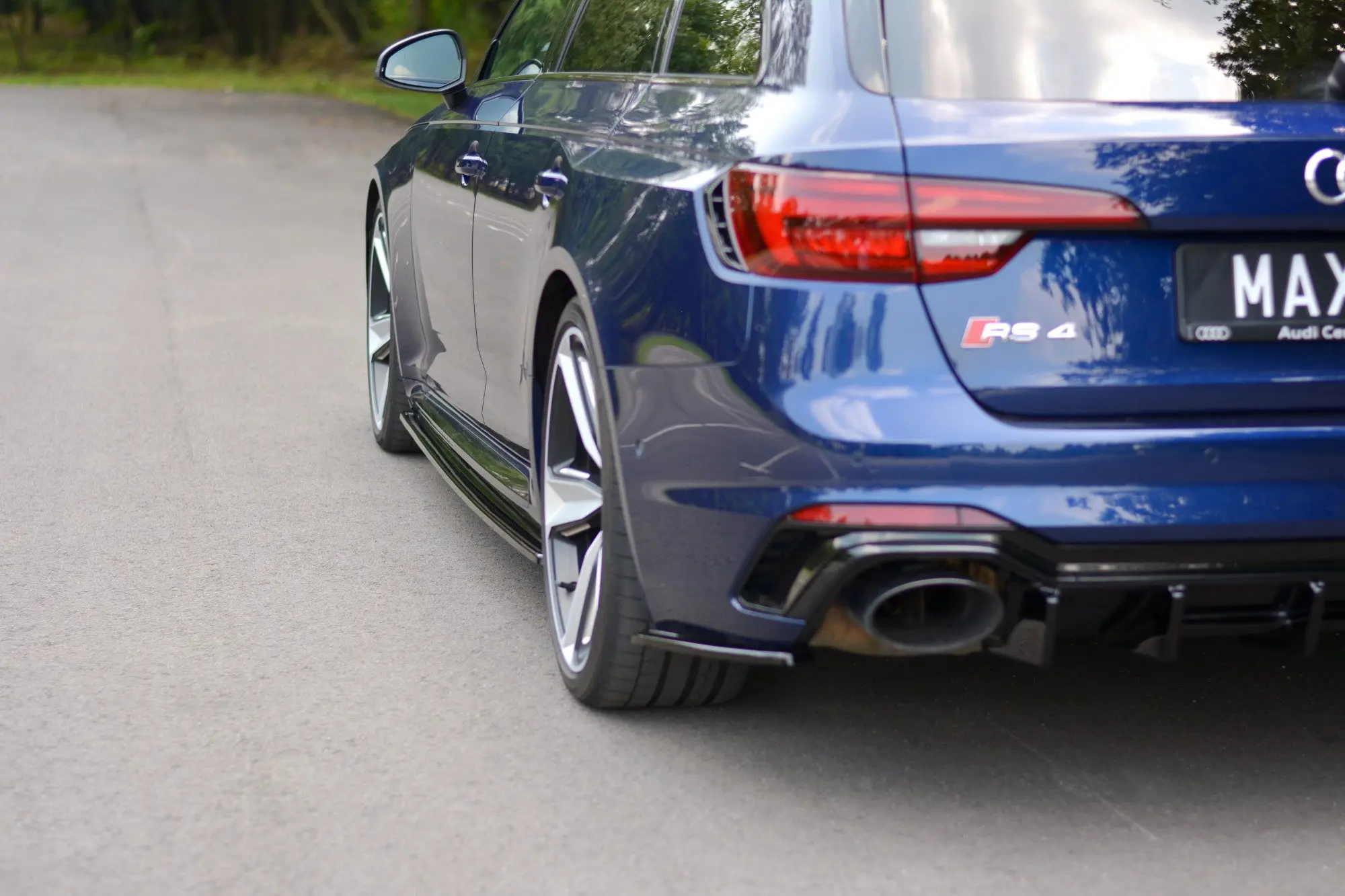 SIDESKJØRT Audi RS4 B9 2017 - > | Glossy Black Edition – bilde 3
