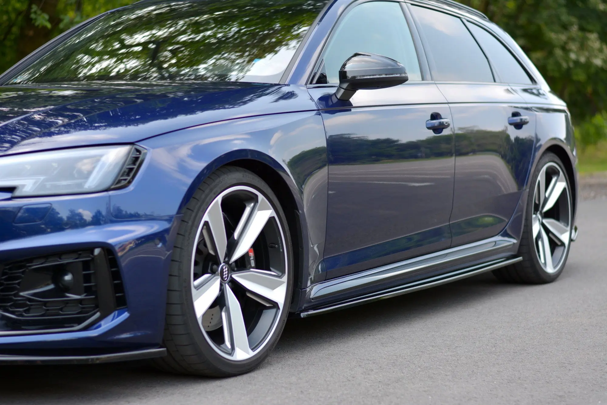 SIDESKJØRT Audi RS4 B9 2017 - > | Glossy Black Edition – bilde 4