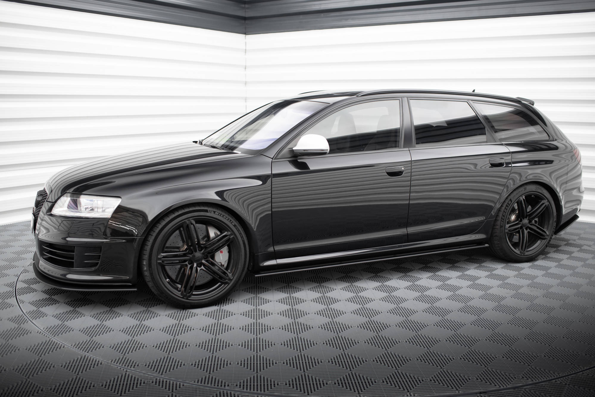 Sideskjørt Audi RS6 (C6) Avant 2007 - 2010 | Street Pro Black Edition
