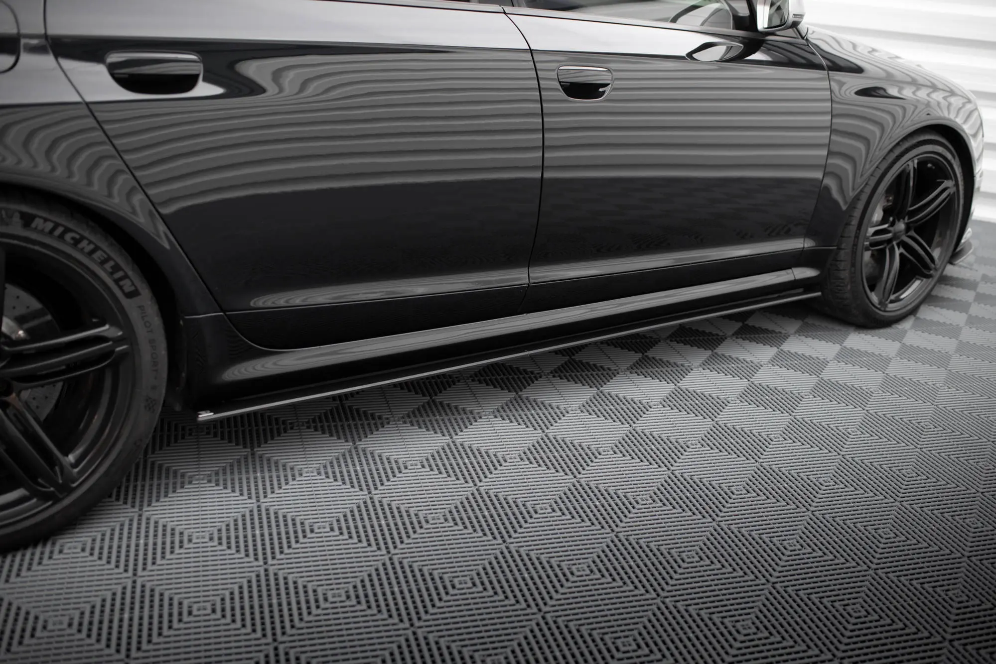 Sideskjørt Audi RS6 (C6) Avant 2007 - 2010 | Street Pro Black Edition – bilde 4