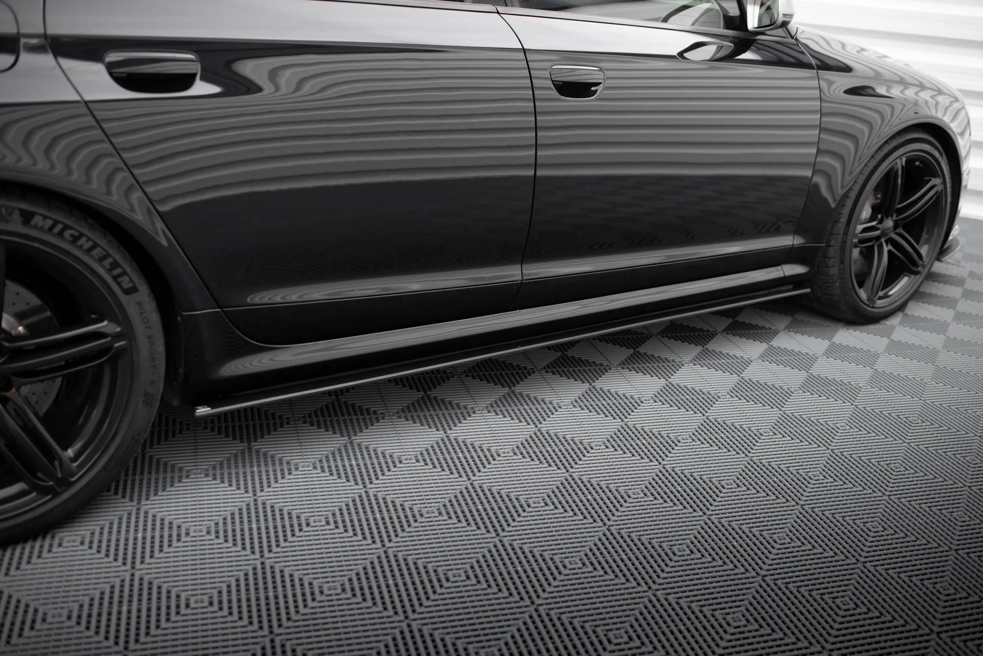 Sideskjørt Audi RS6 (C6) Avant 2007 - 2010 | Street Pro Black Edition – bilde 2