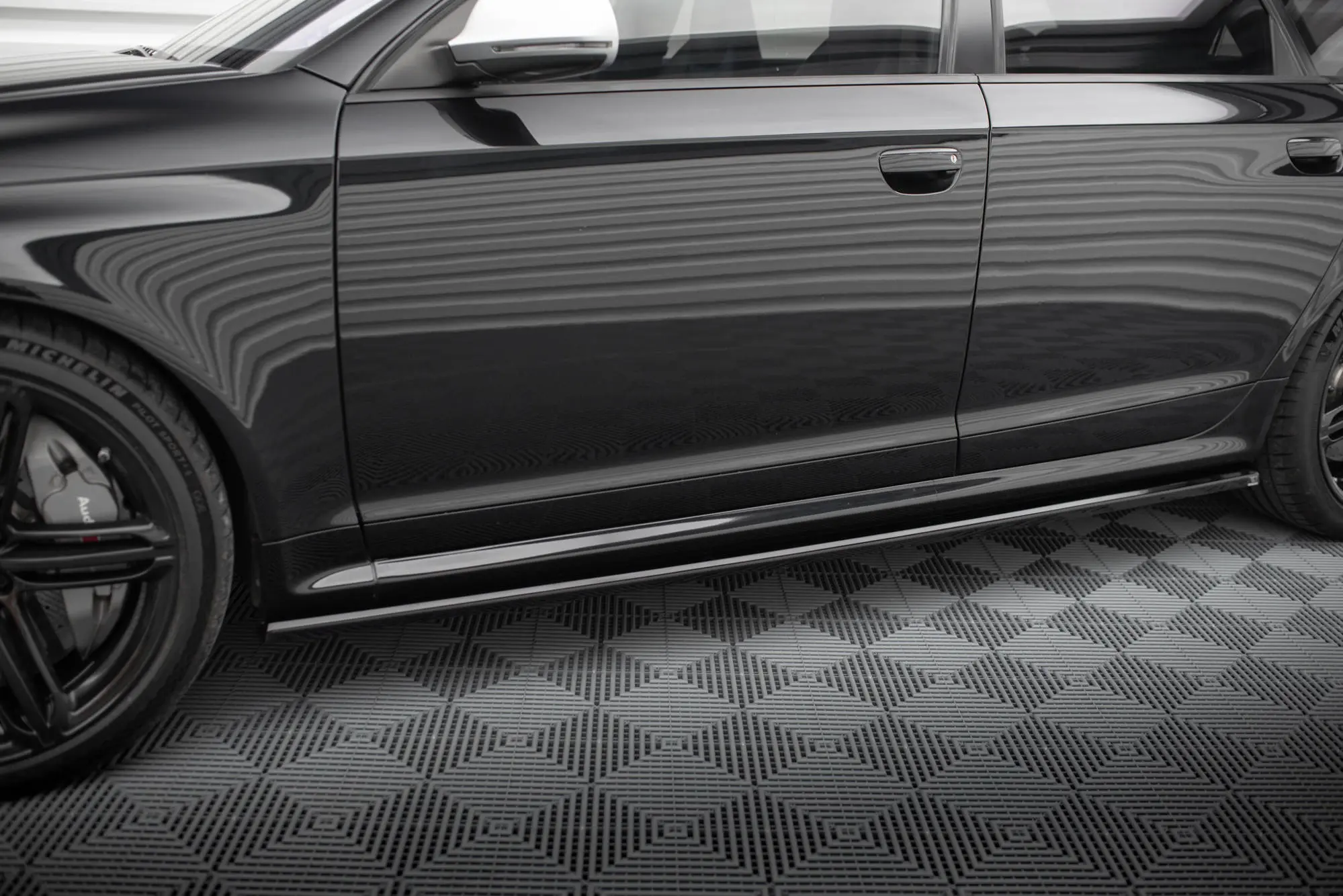 Sideskjørt Audi RS6 (C6) Avant 2007 - 2010 | V.2 Glossy Black Edition