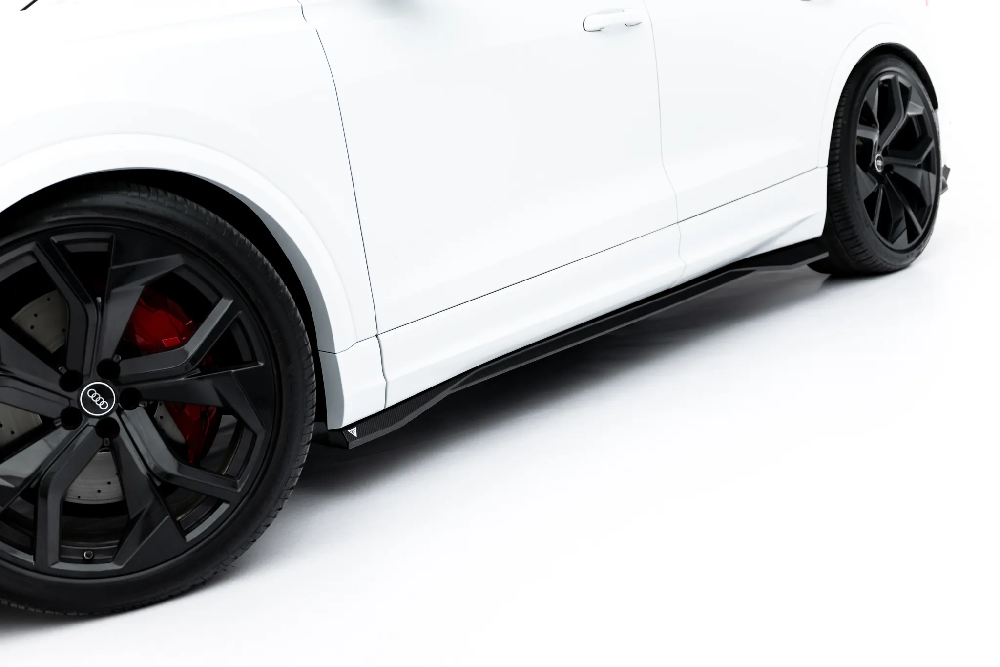 Sideskjørt Audi RSQ8 (Mk1) 2019-2026 | Carbon Fiber Edition