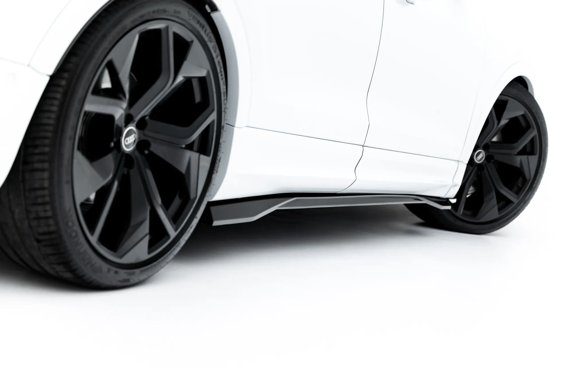 Sideskjørt Audi RSQ8 (Mk1) 2019-2026 | Carbon Fiber Edition – bilde 5
