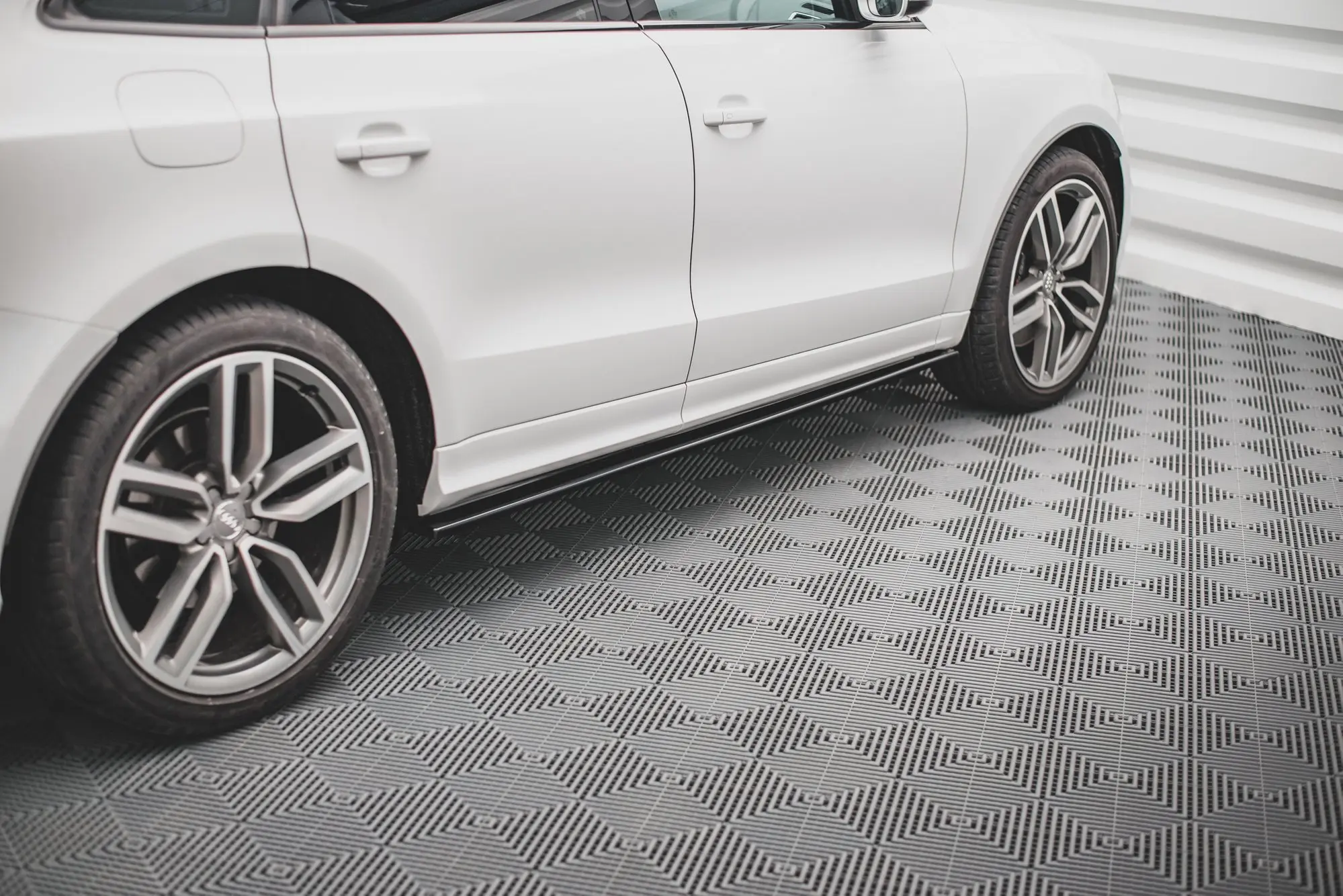 SIDESKJØRT AUDI SQ5 8R 2012-2017