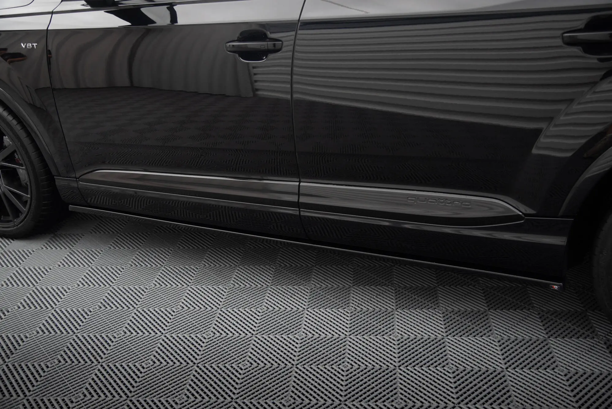 Sideskjørt Audi SQ7 / Q7 S-Line mk2 2015 - 2019 | V.2 Glossy Black Edition