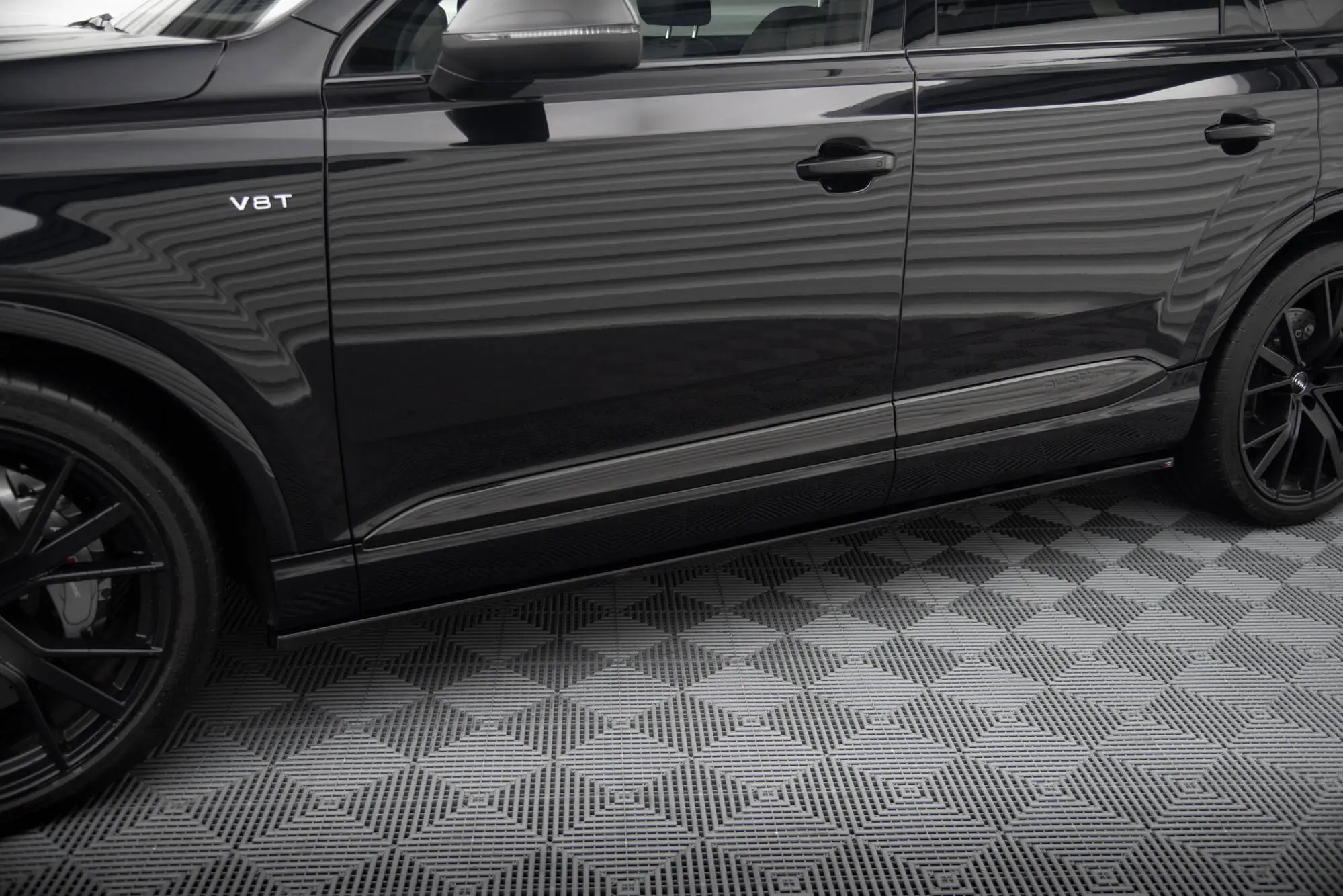 Sideskjørt Audi SQ7 / Q7 S-Line mk2 2015 - 2019 | V.2 Glossy Black Edition – bilde 2