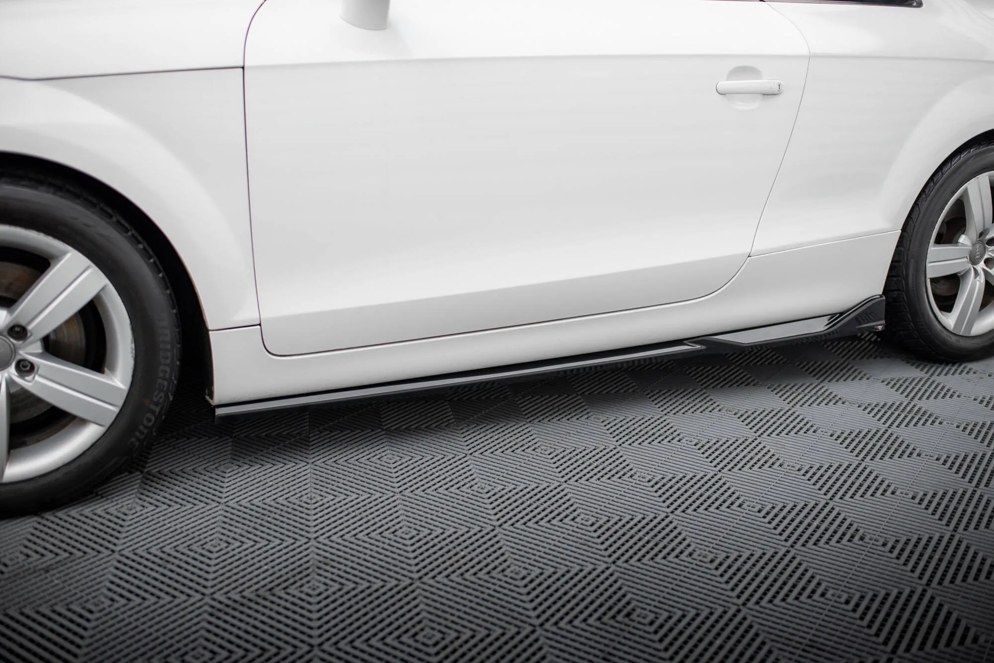 Sideskjørt Audi TT 8J 2006 - 2010 | Glossy Black Edition
