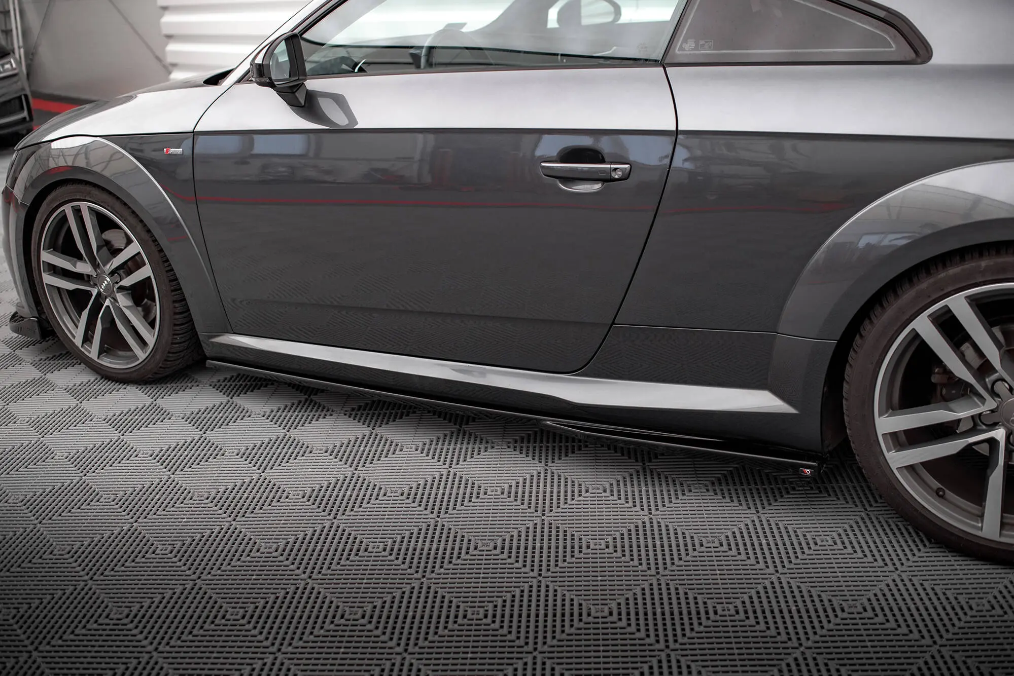 Sideskjørt Audi TT (8S) S-Line 2014 - 2018 | Glossy Black Edition