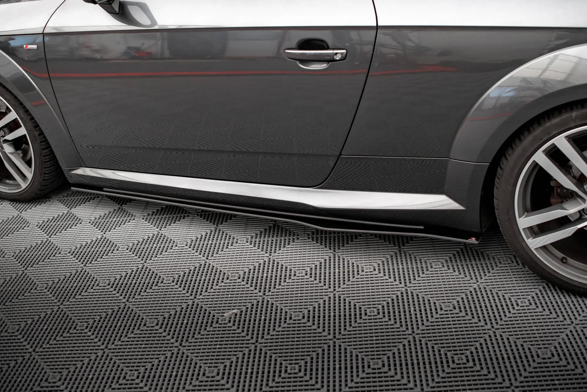 Sideskjørt Audi TT S (8S) / Audi TT S-Line (8S) 2014 - 2018 | Street Pro Black Edition