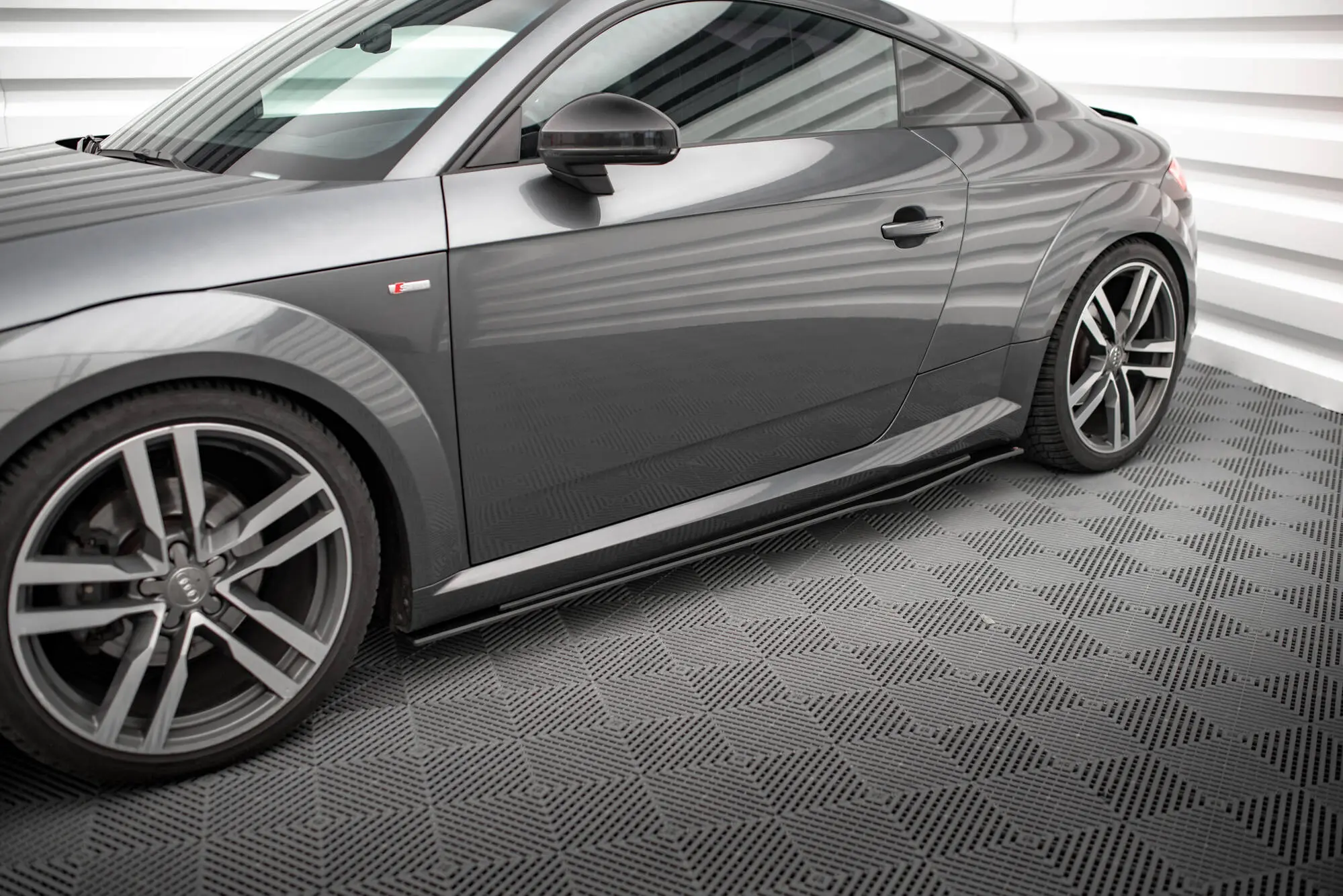 Sideskjørt Audi TT S (8S) / Audi TT S-Line (8S) 2014 - 2018 | Street Pro Black Edition – bilde 4