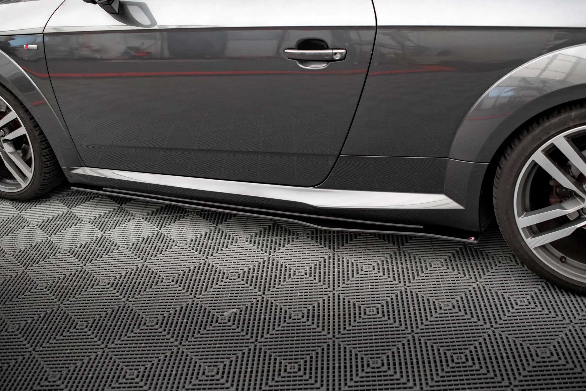 Sideskjørt Audi TT S (8S) / Audi TT S-Line (8S) 2014 - 2018 | Street Pro Black Edition – bilde 3