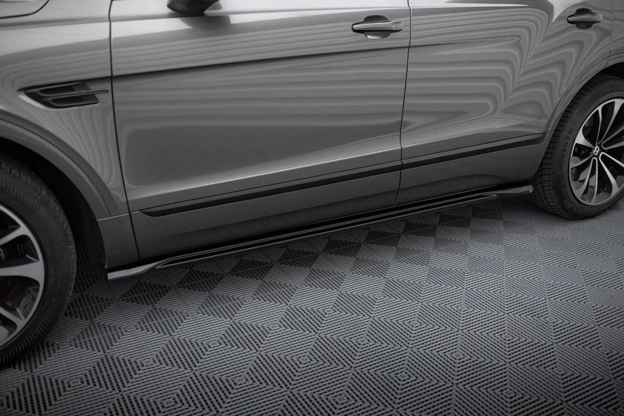 Sideskjørt Bentley Bentayga Mk1 2015 - 2020 | Glossy Black Edition