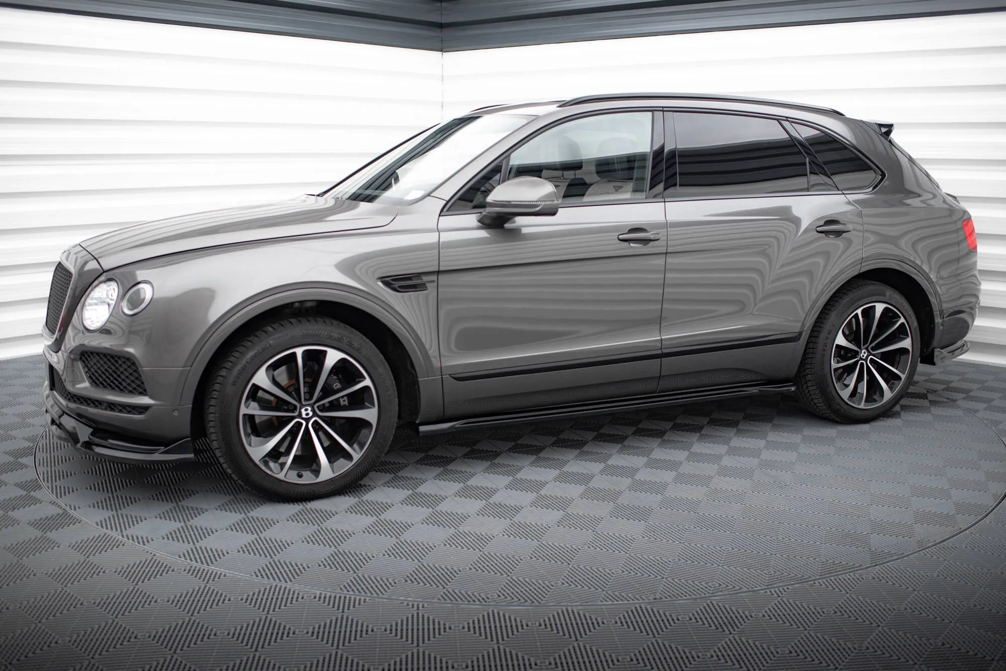 Sideskjørt Bentley Bentayga Mk1 2015 - 2020 | Glossy Black Edition – bilde 2