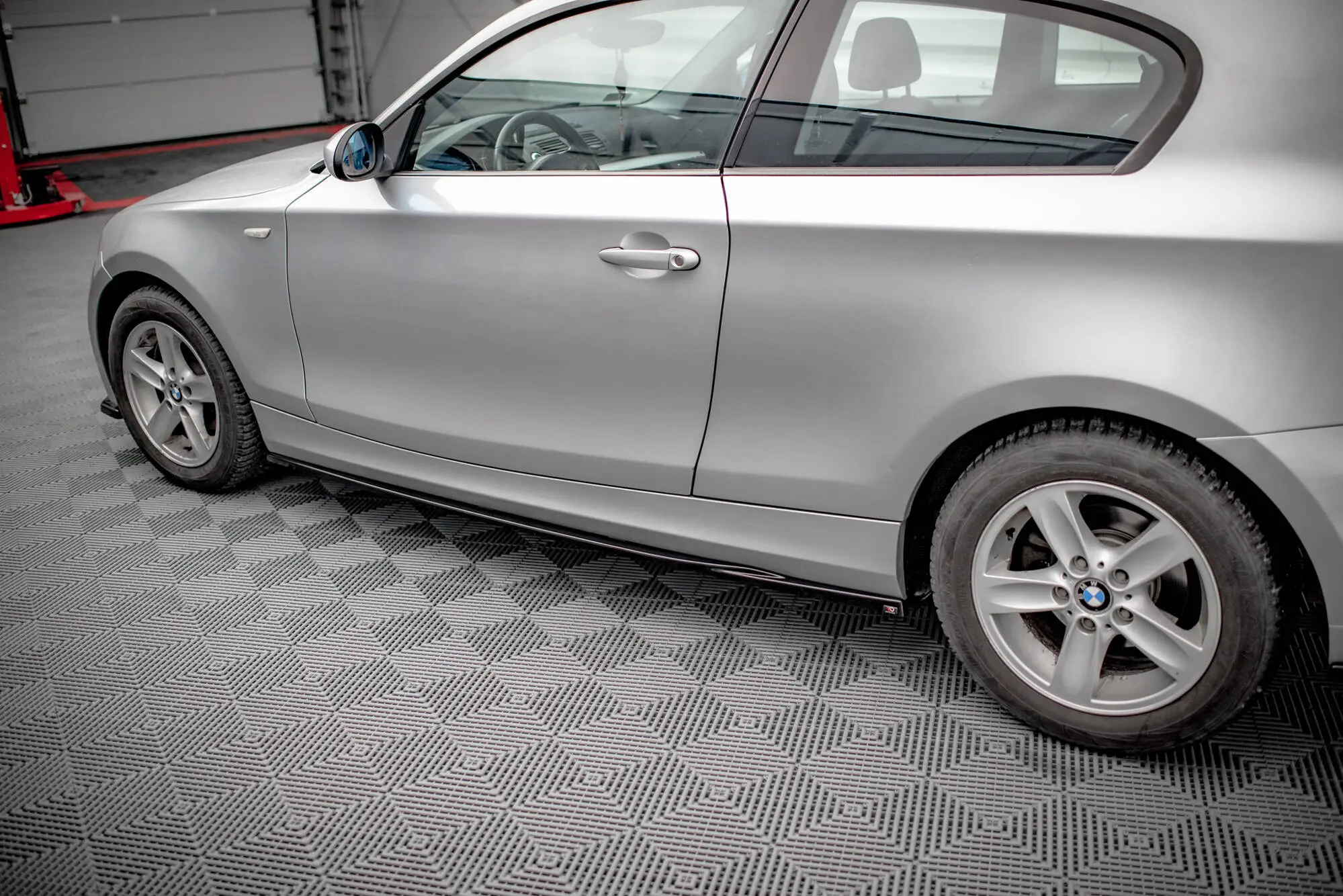 Sideskjørt BMW 1 (E81) facelift 2007 - 2011 | V.2 Glossy Black Edition – bilde 3