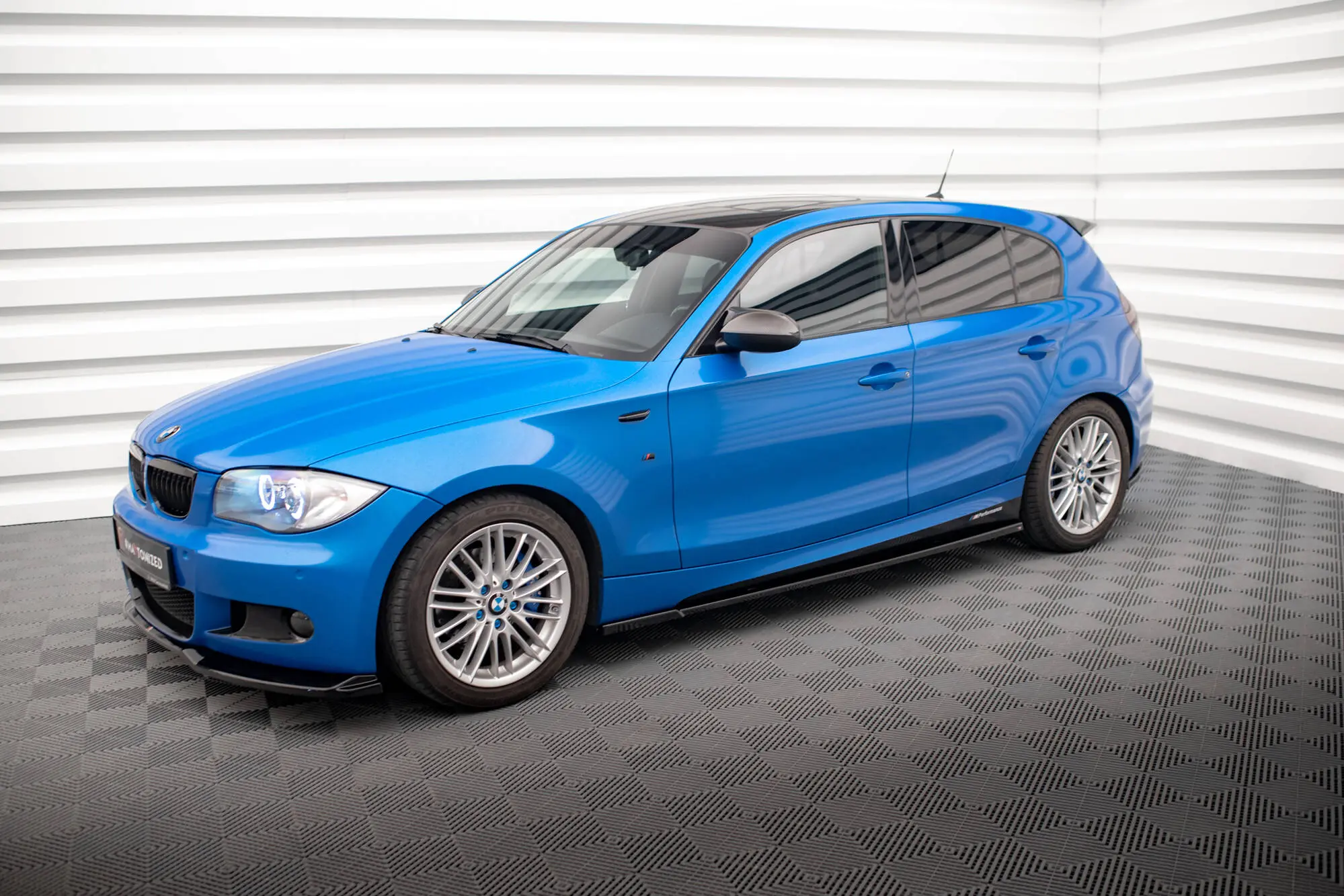 Sideskjørt BMW 1 (E87) M-Pakke facelift 2007 - 2011 | Glossy Black Edition – bilde 4