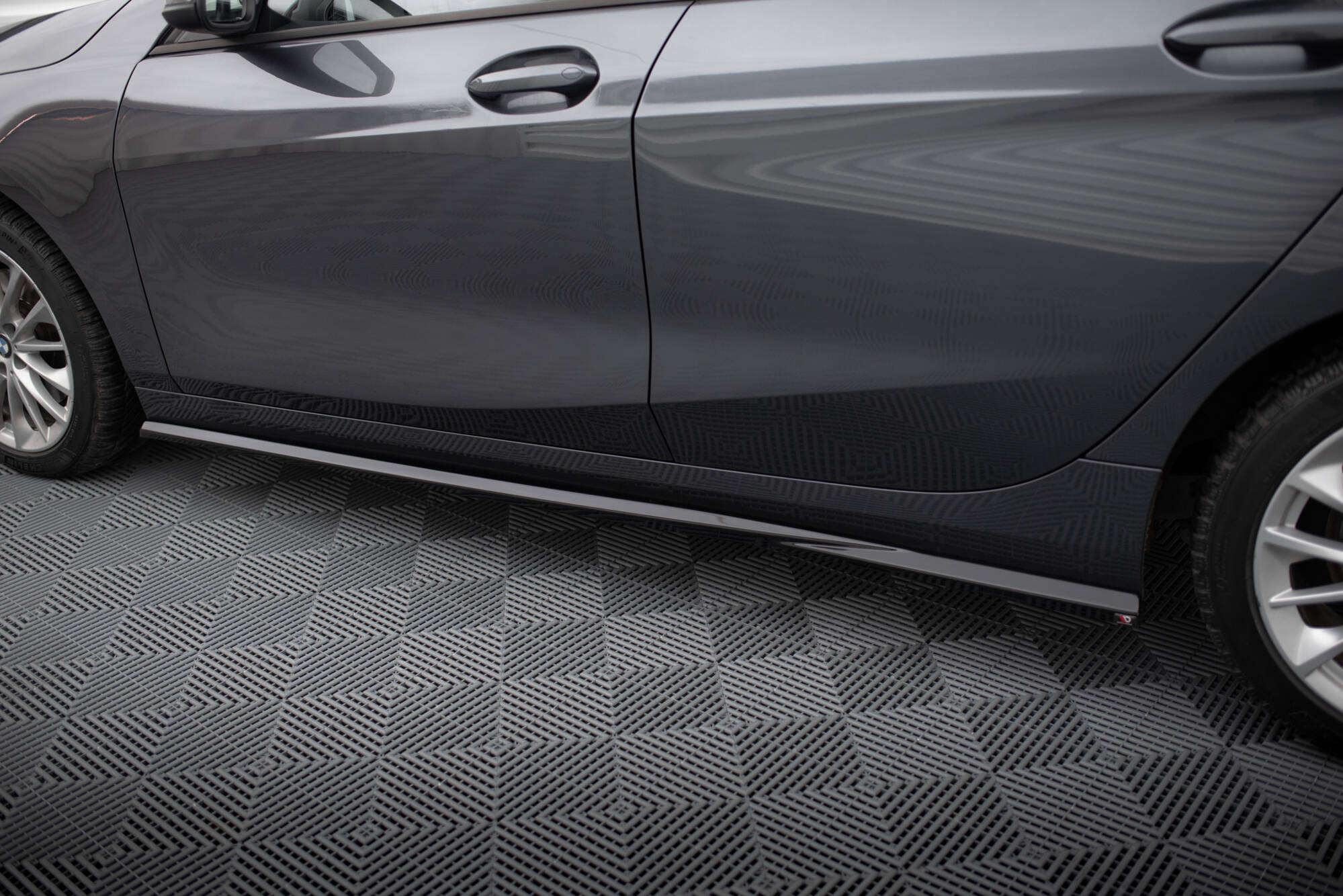 Sideskjørt BMW 1 (F40) 2019 - 2024 | Glossy Black Edition