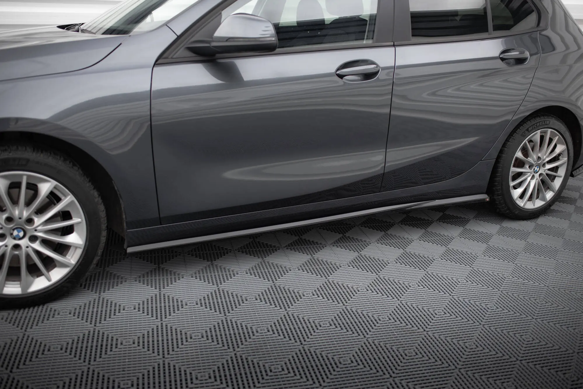Sideskjørt BMW 1 (F40) 2019 - 2024 | Glossy Black Edition – bilde 2