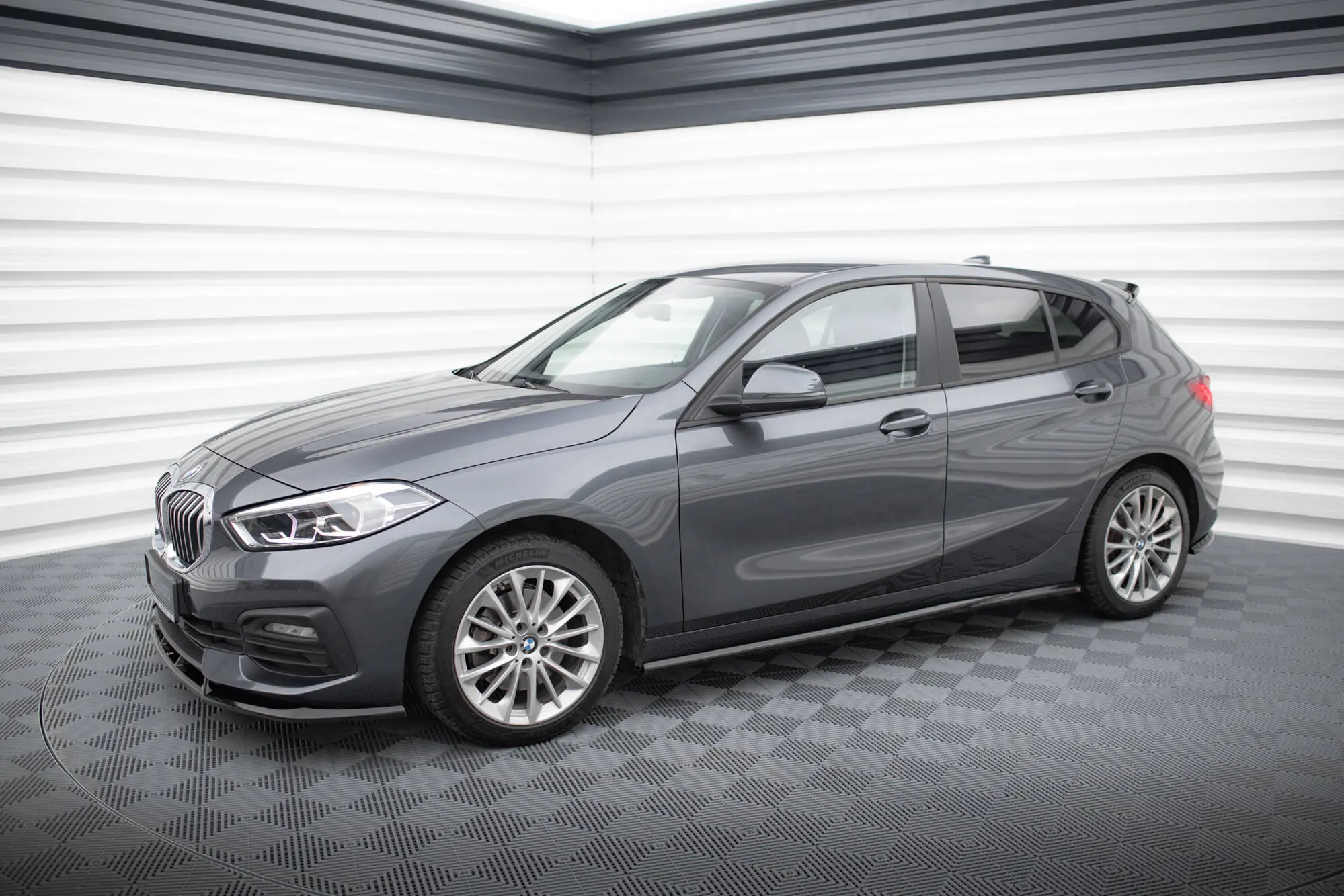 Sideskjørt BMW 1 (F40) 2019 - 2024 | Glossy Black Edition – bilde 4