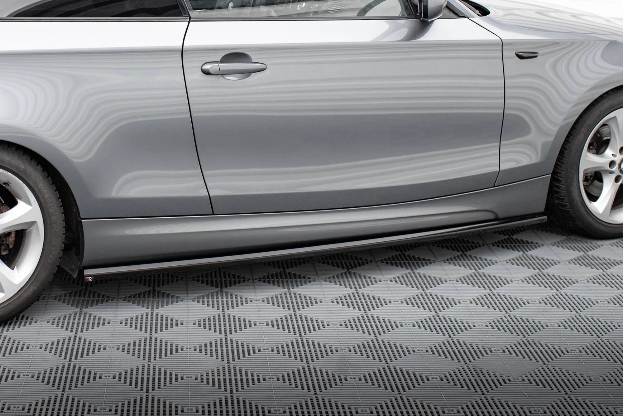 Sideskjørt BMW 1 M-Pack (E82) 2007 - 2011 | Glossy Black Edition