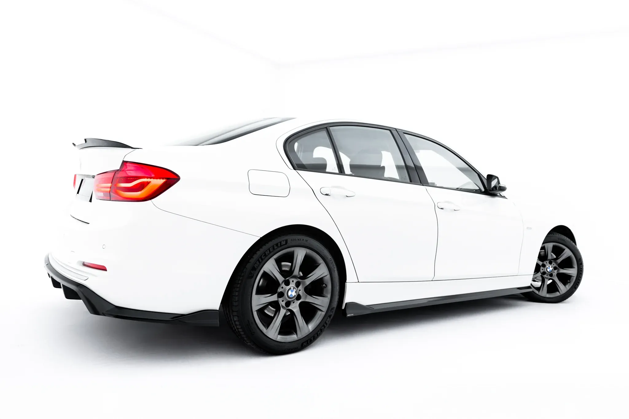 Sideskjørt BMW 3 (F30) 2011 - 2015 | Glossy Black Edition